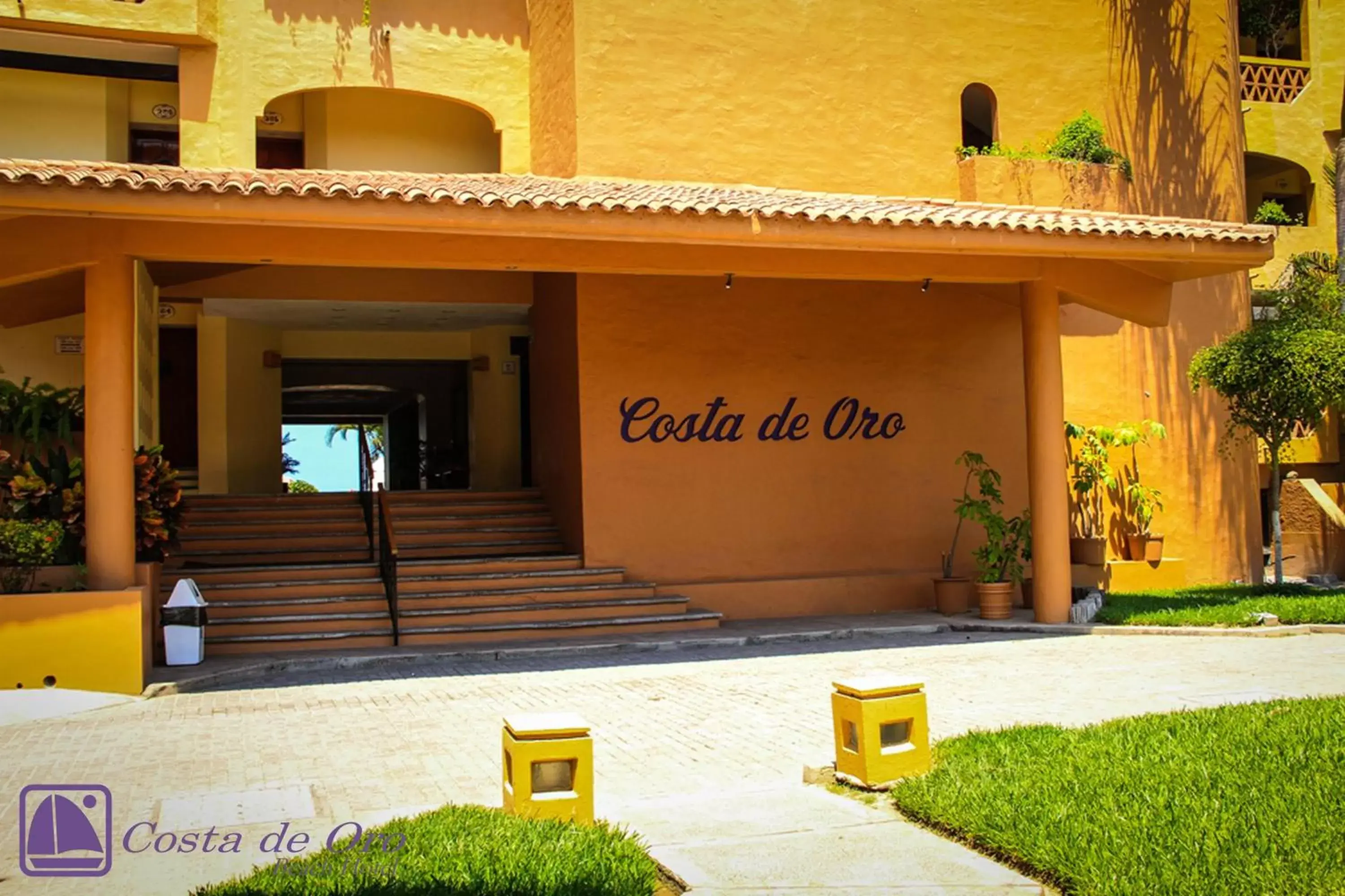 Facade/entrance in Costa de Oro Beach Hotel