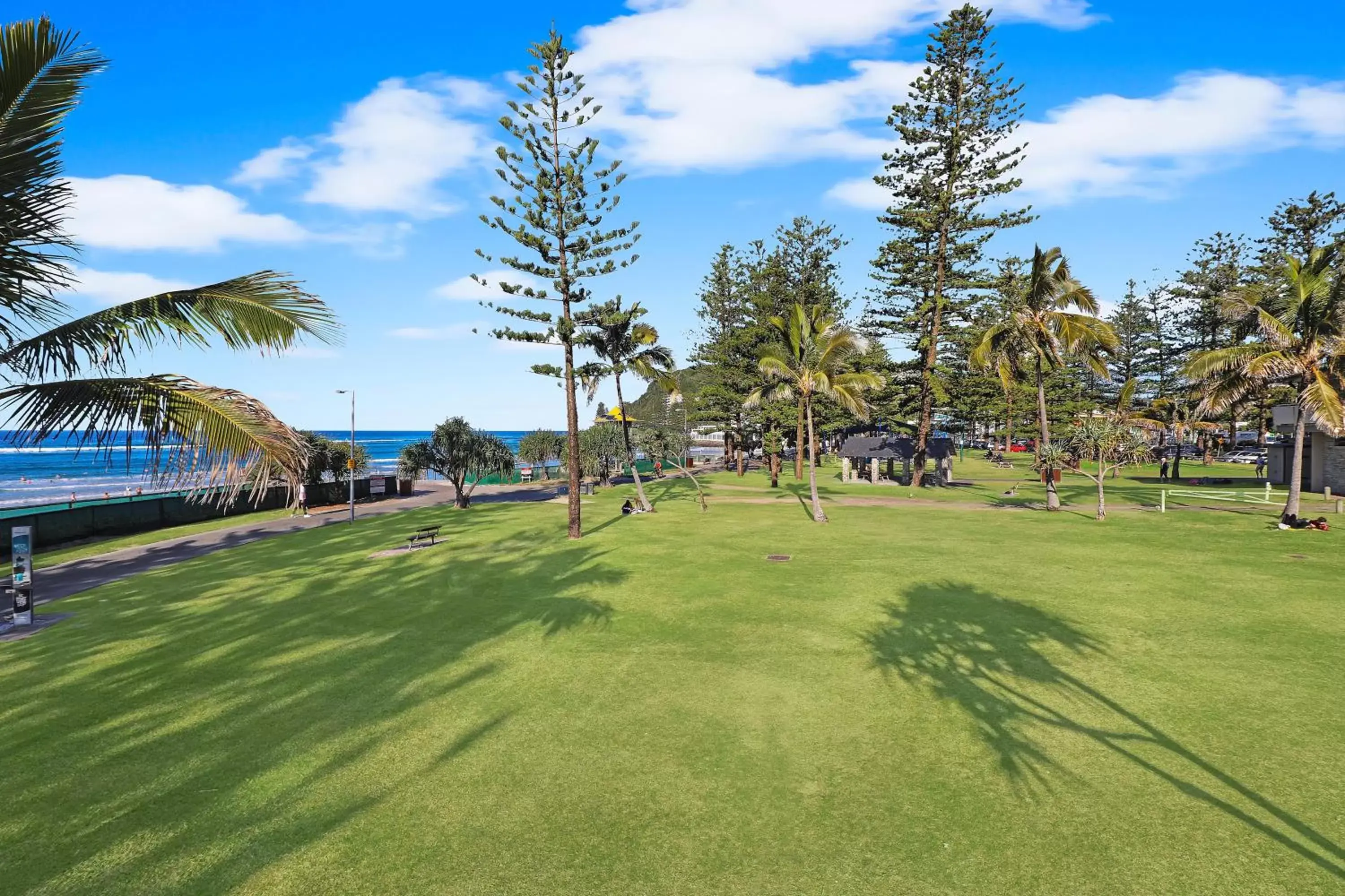 Garden, Golf in Pacific Regis Beachfront Holiday Apartments