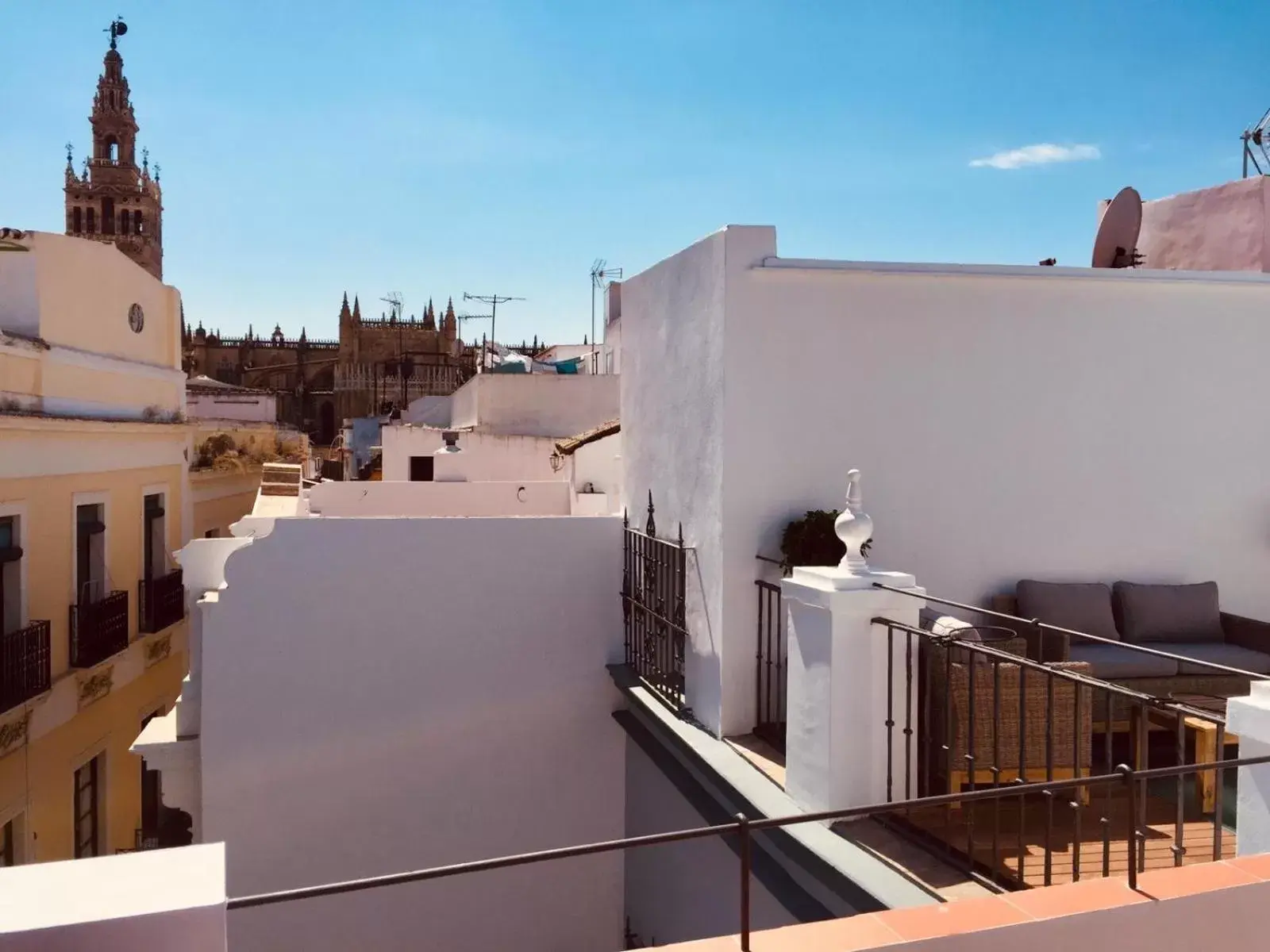 Landmark view, Balcony/Terrace in Basic Hotel Sevilla Catedral