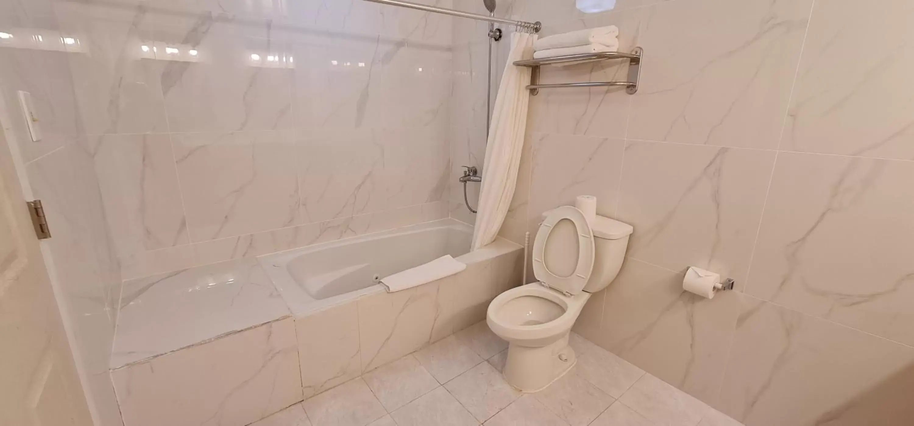 Bathroom in SureStay Hotel by Best Western Guam Palmridge