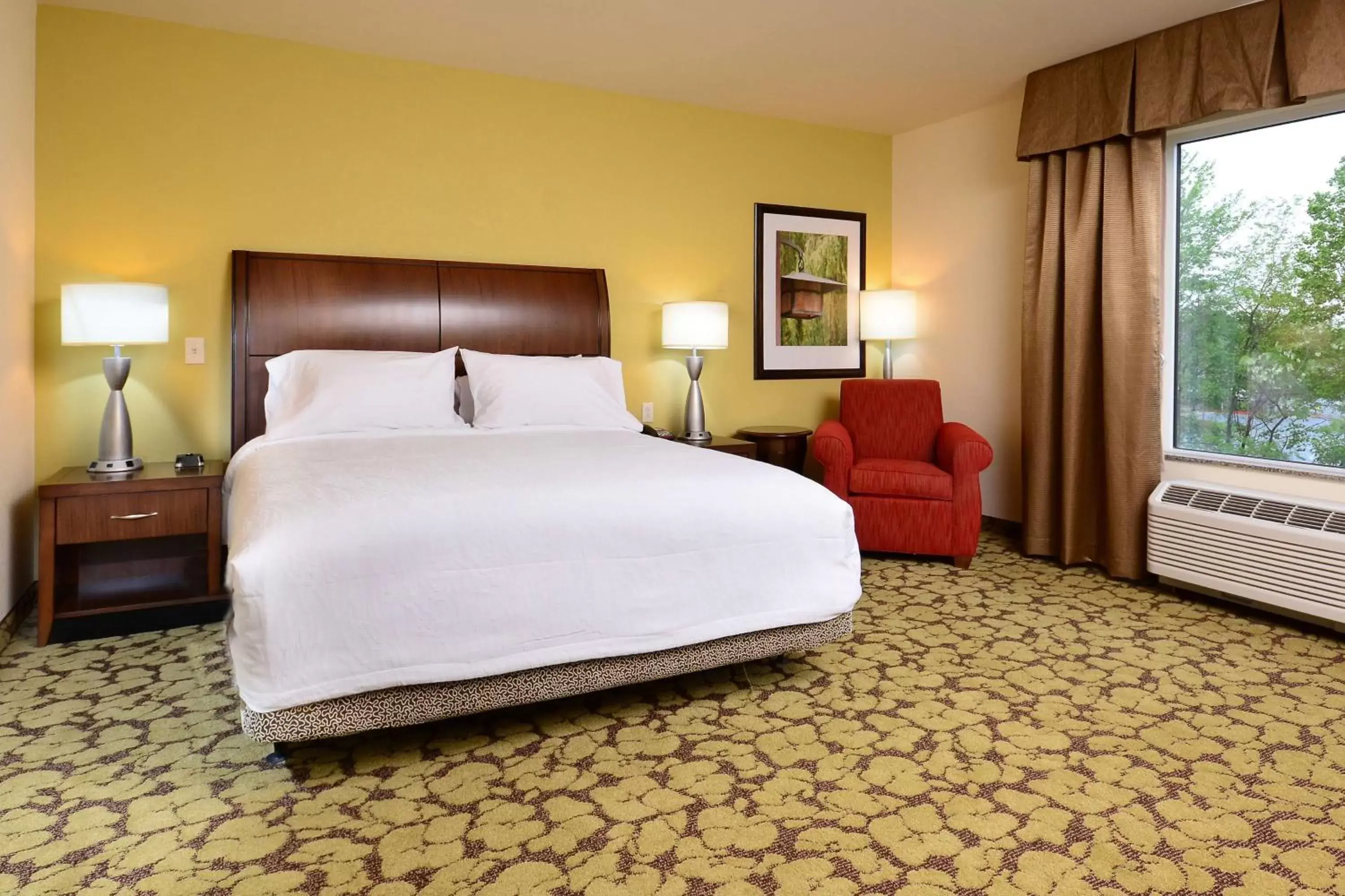 Bed in Hilton Garden Inn Greensboro Airport
