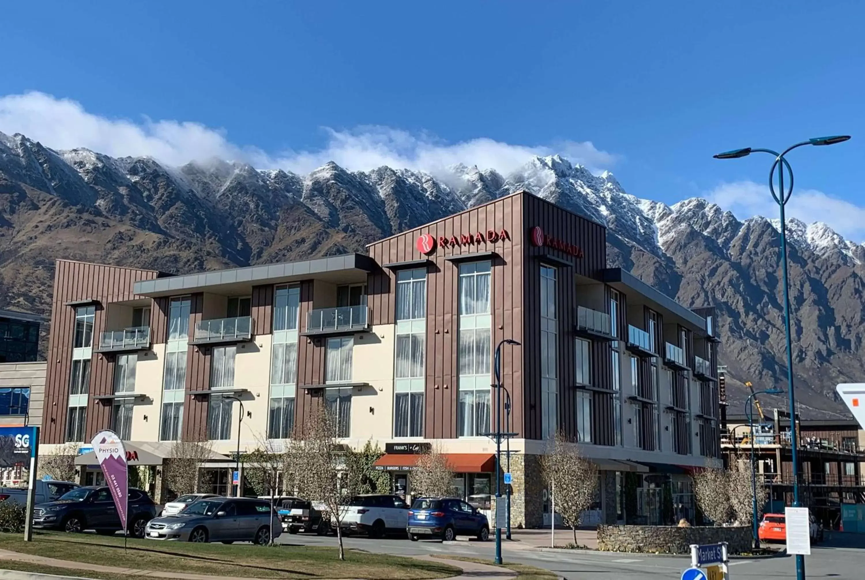 Property Building in Ramada Suites by Wyndham Queenstown Remarkables Park