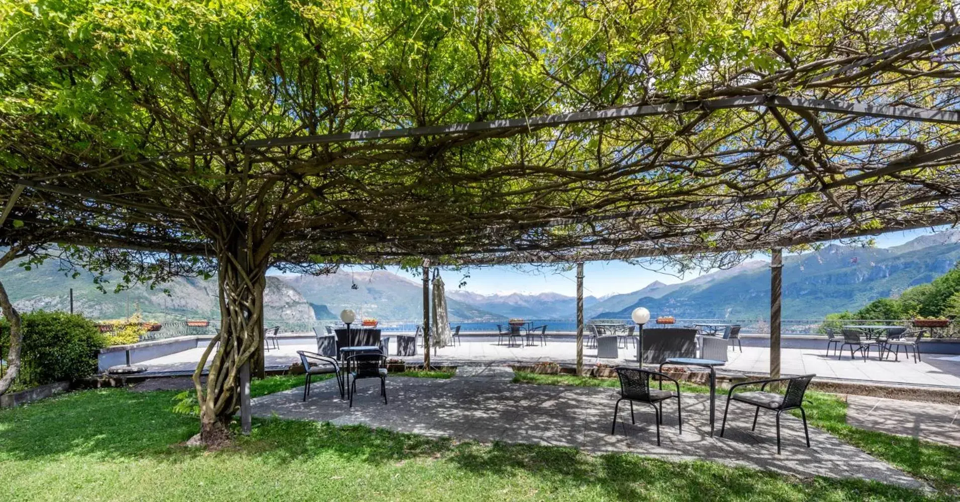 Patio in Hotel Il Perlo Panorama