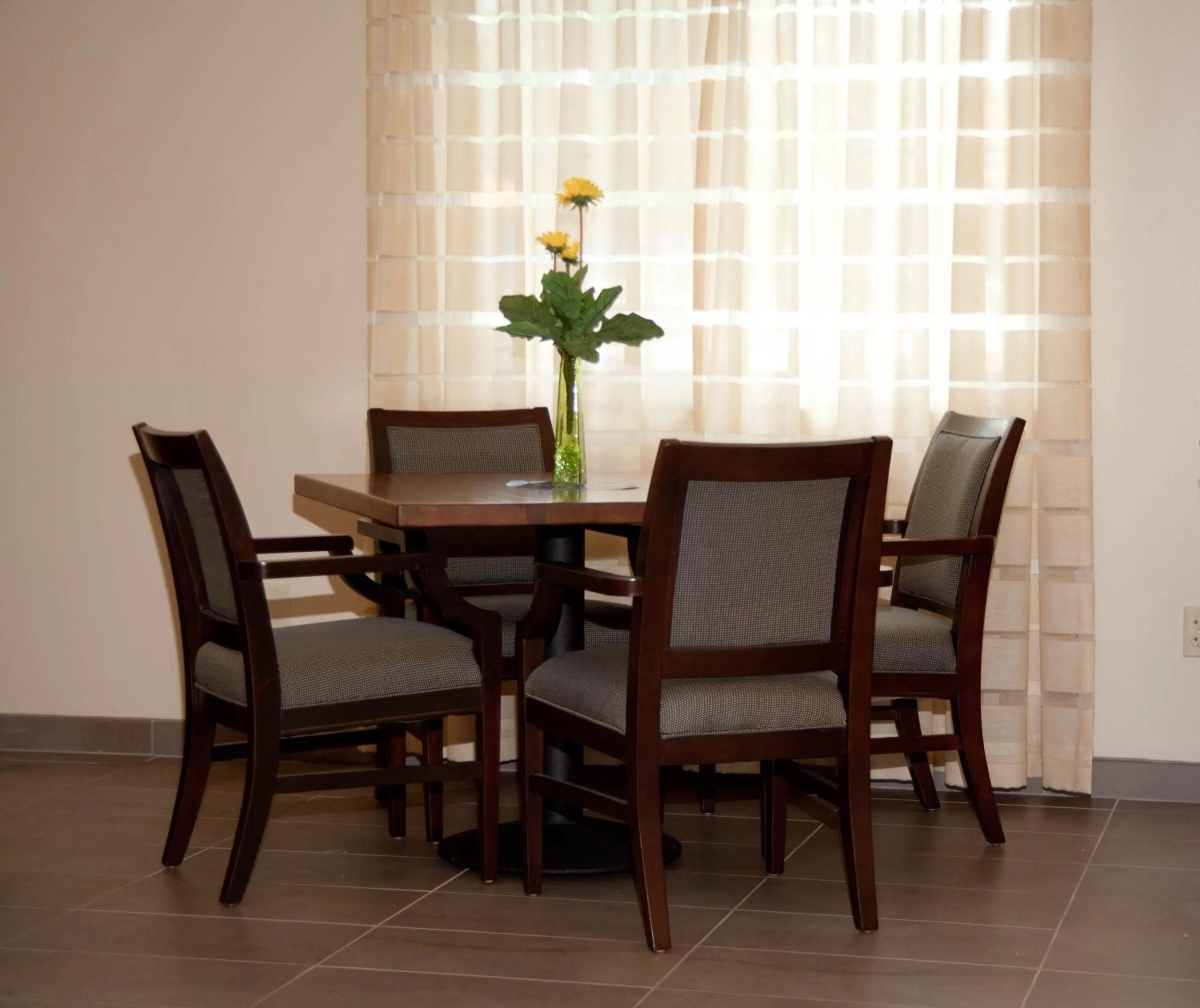 Restaurant/places to eat in Baymont by Wyndham Erie