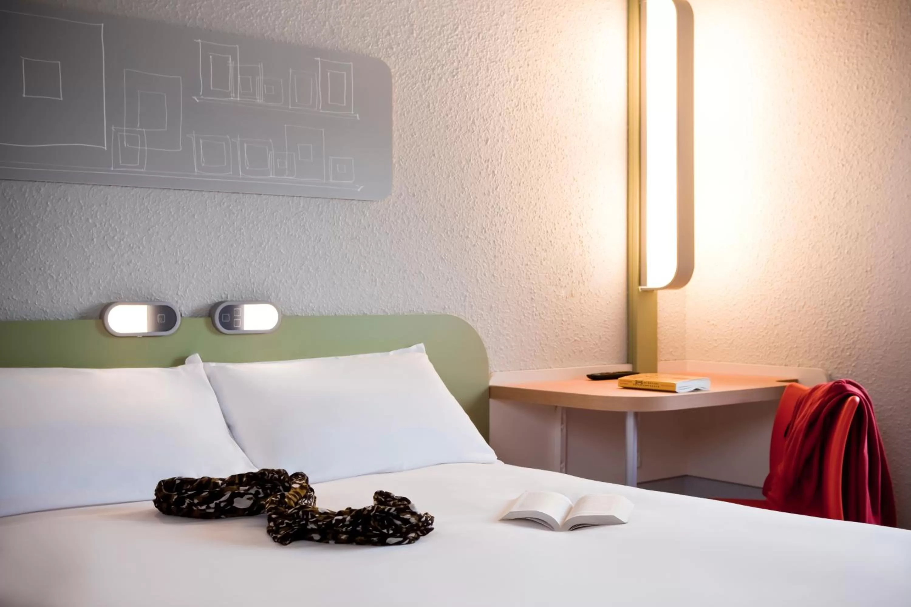 Bed in ibis budget Pontault Combault RN4 Marne La Vallée