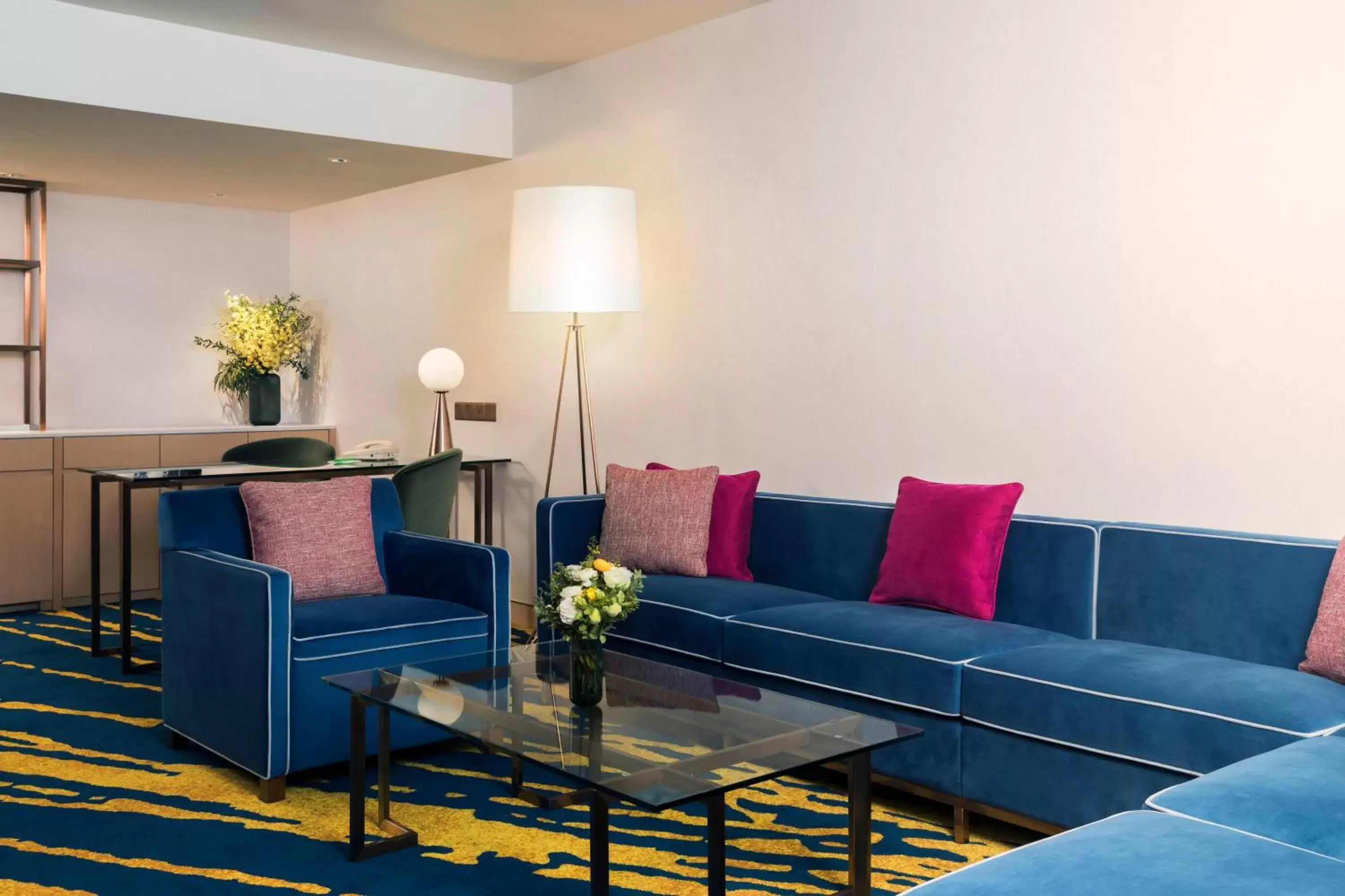 Bedroom, Seating Area in Holiday Inn Golden Mile, an IHG Hotel