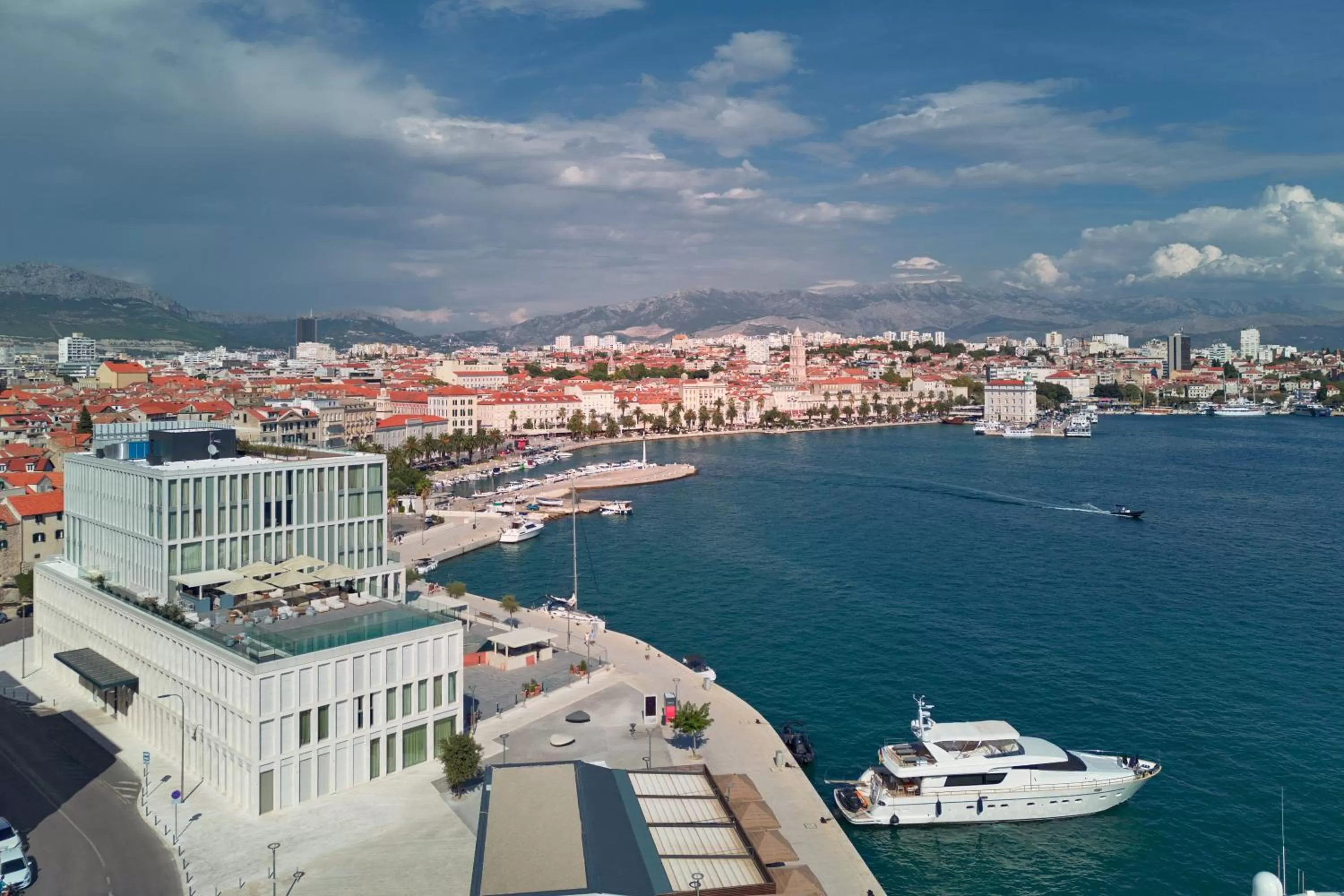 Property building in Hotel Ambasador