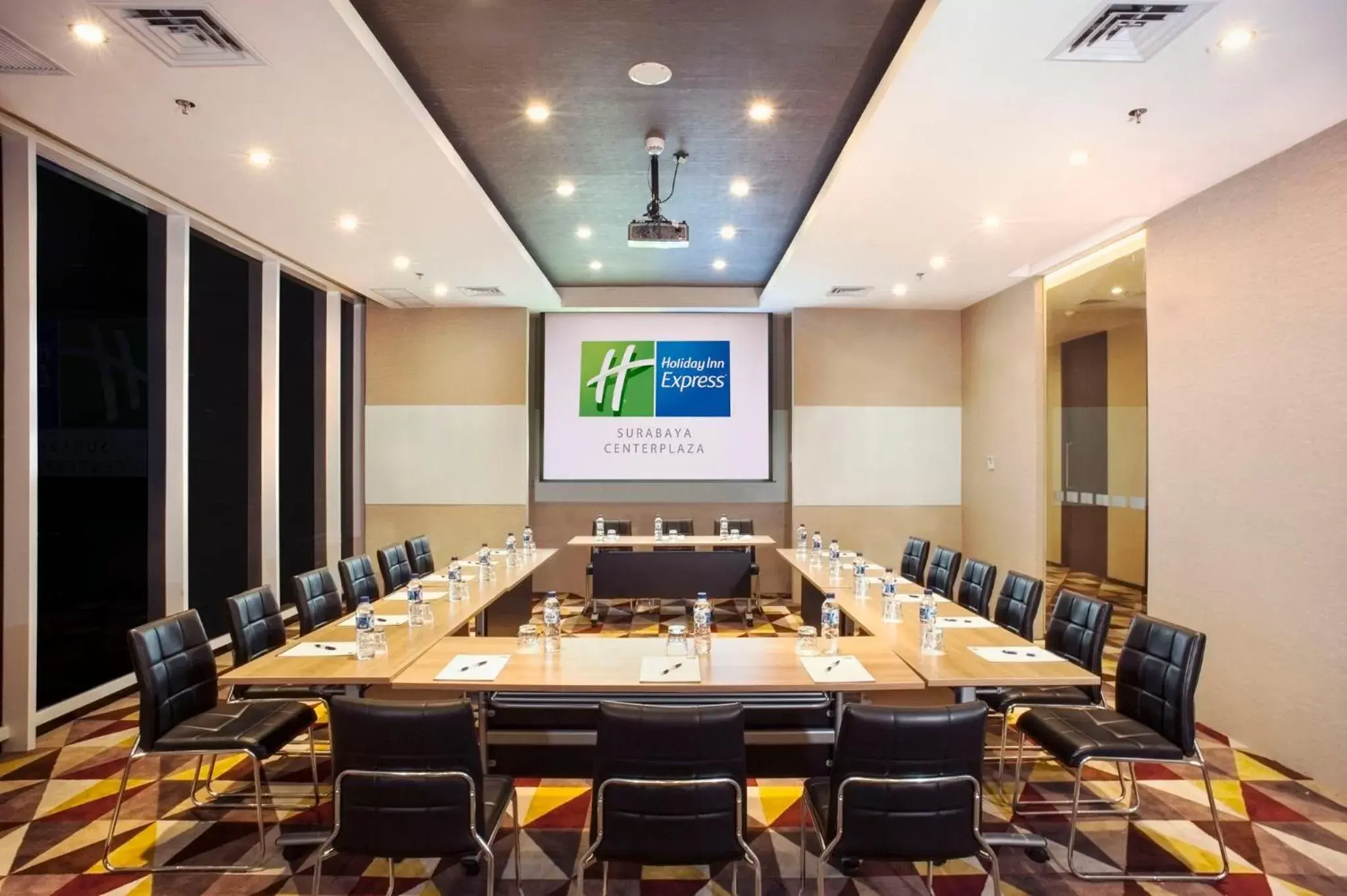 Meeting/conference room in Holiday Inn Express Surabaya CenterPoint, an IHG Hotel