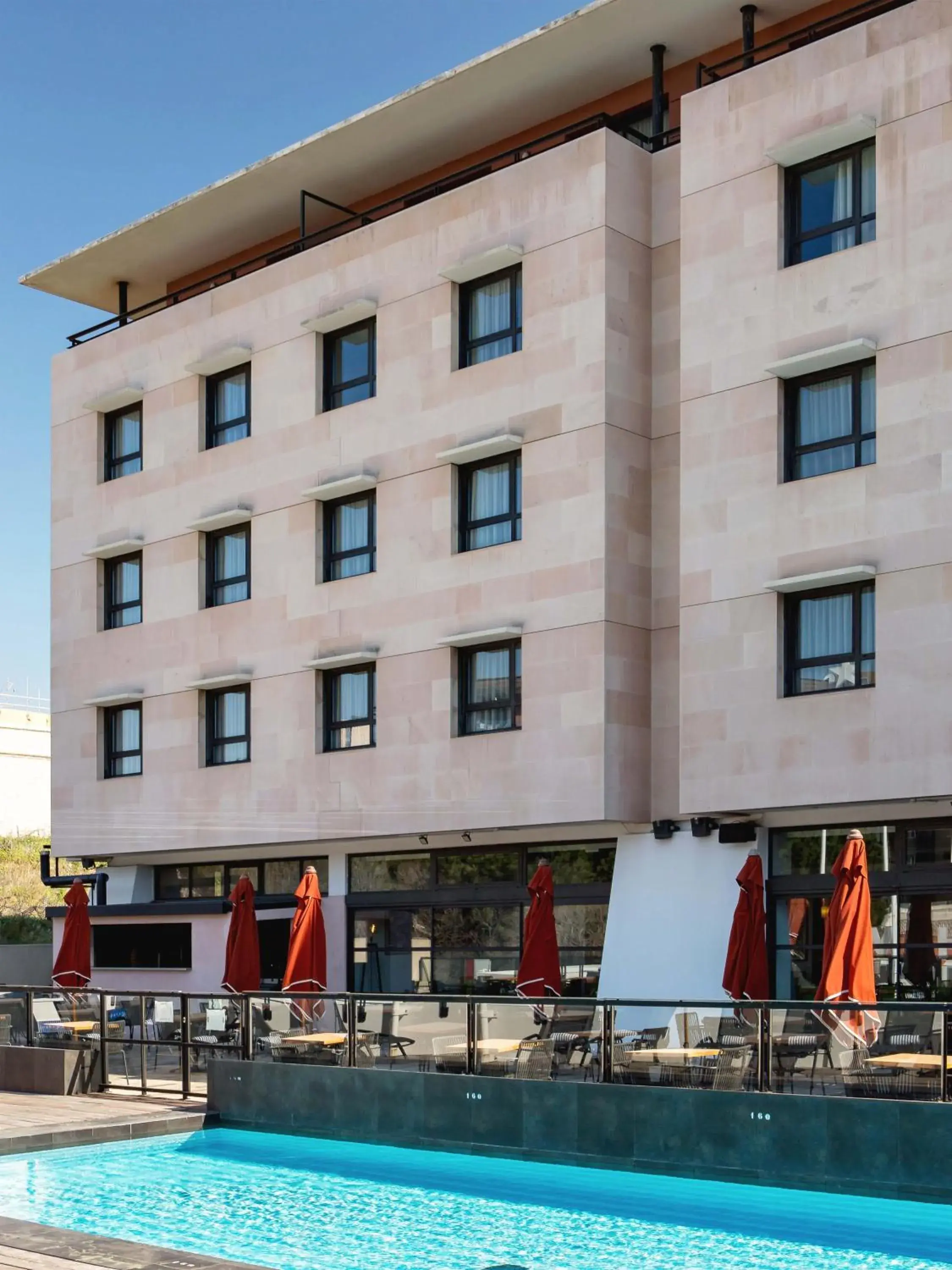 Swimming pool, Property Building in Newhotel of Marseille - Vieux Port