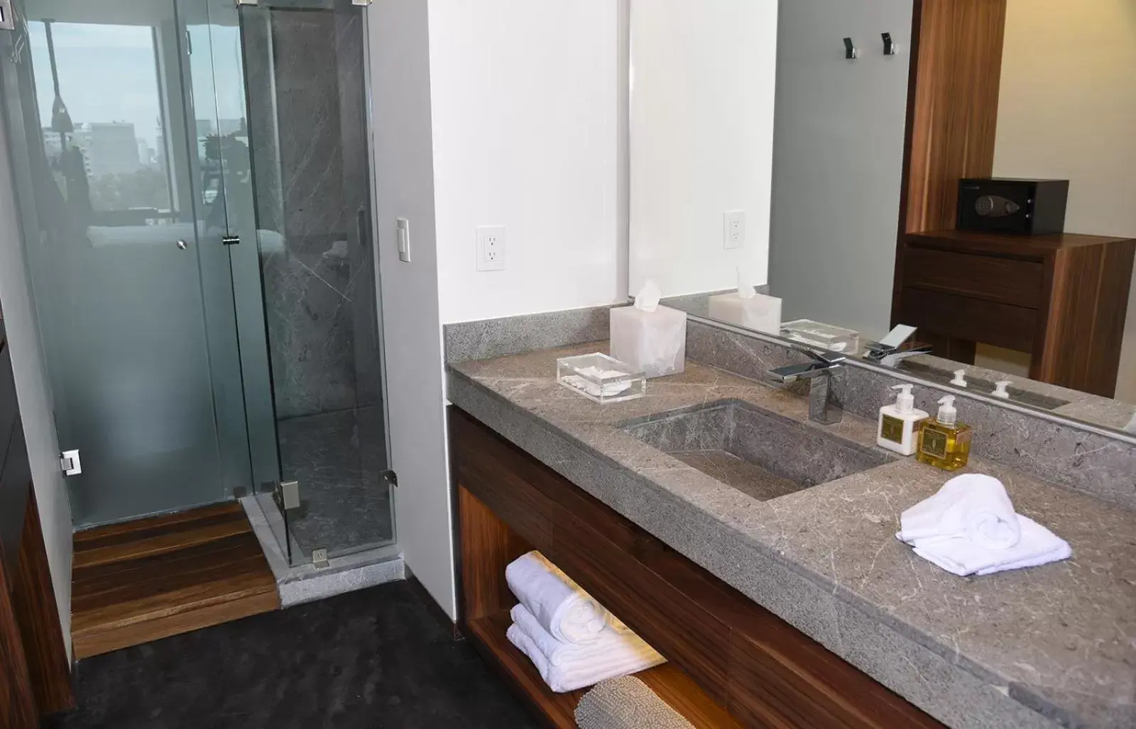 Bathroom in Suites BQ