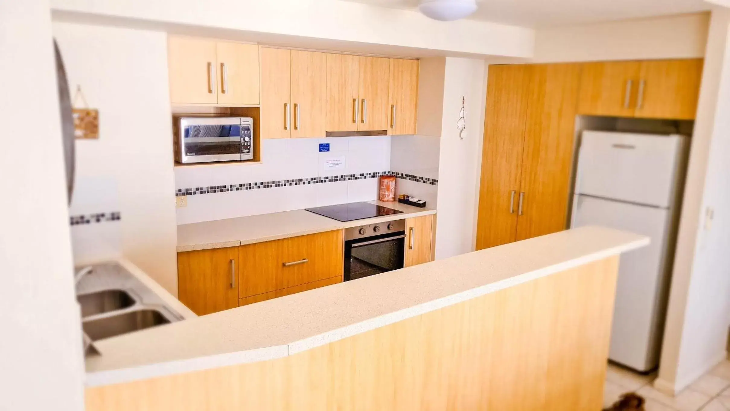 Kitchen or kitchenette, Kitchen/Kitchenette in Pelican Sands Beach Resort