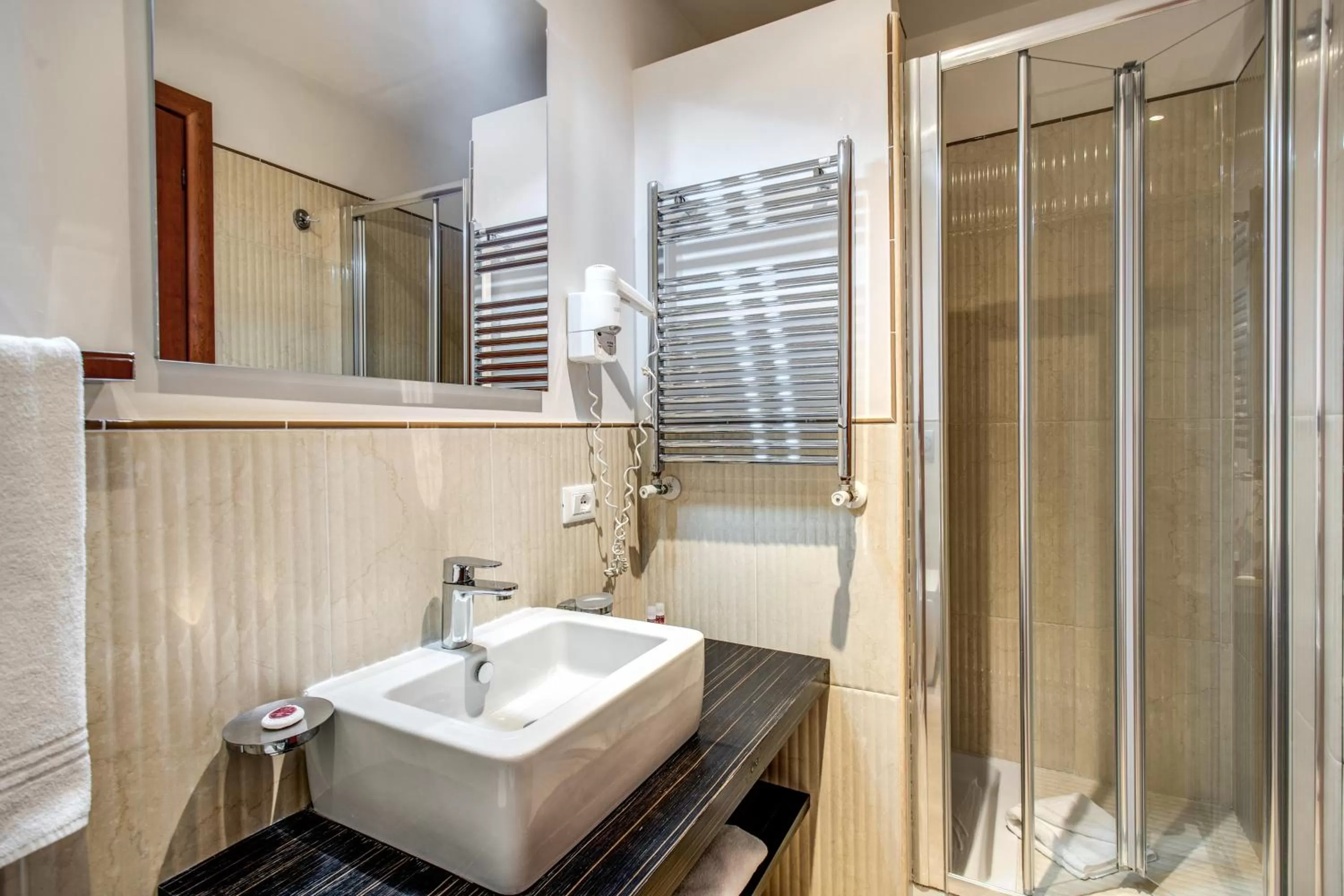 Bathroom in Rome Garden Hotel