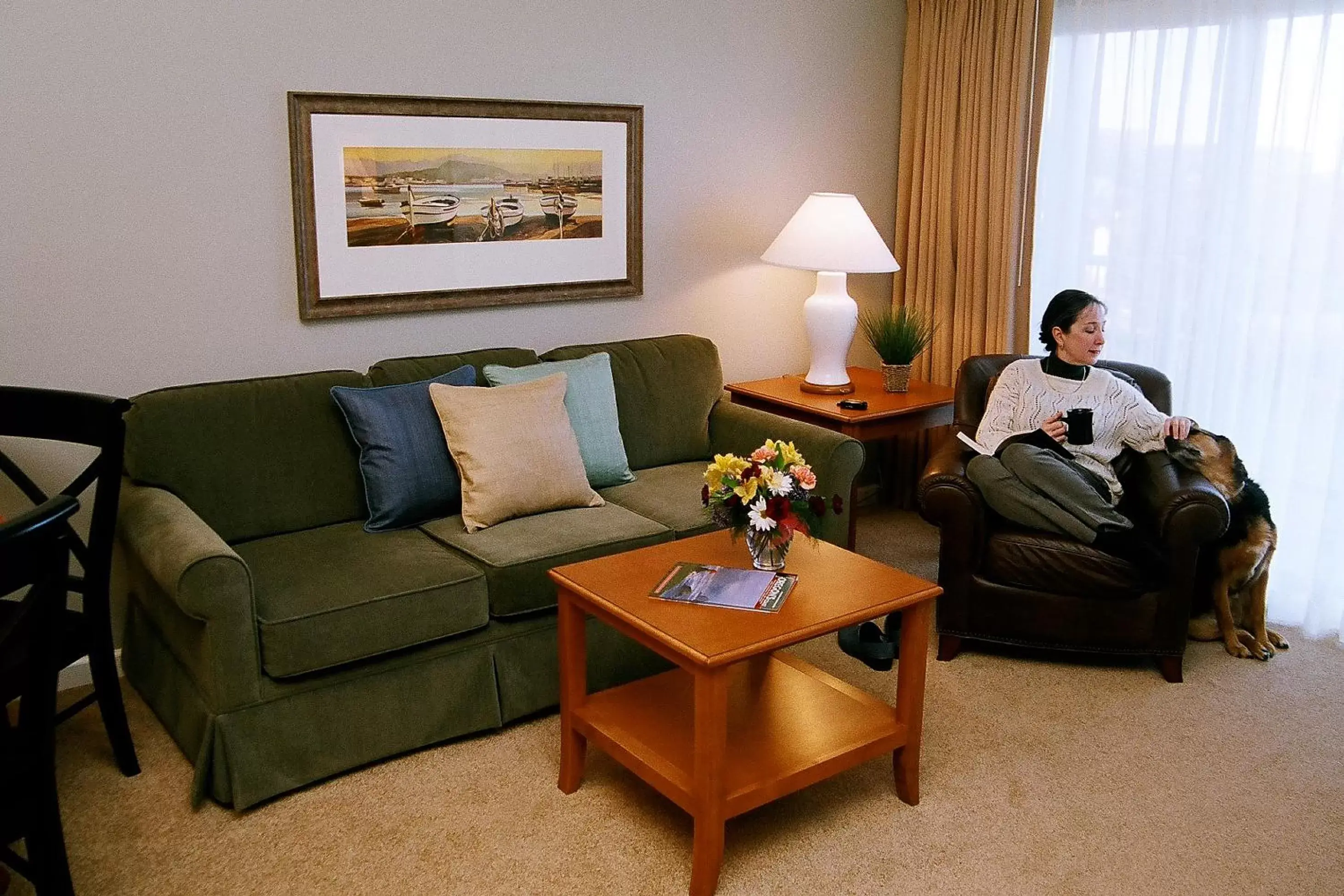 Living room, Seating Area in Rivertide Suites