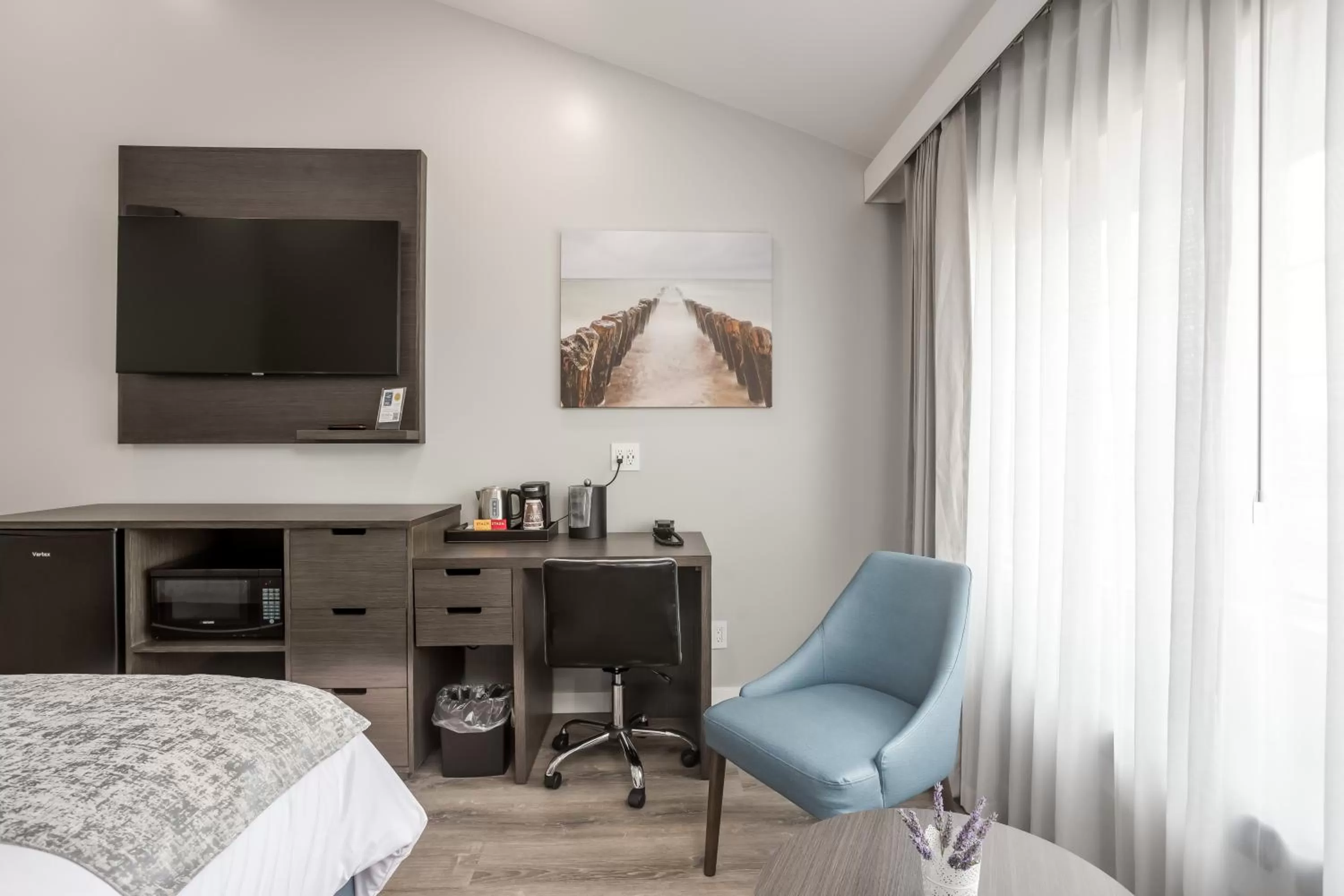 Bed in Harbor View Inn