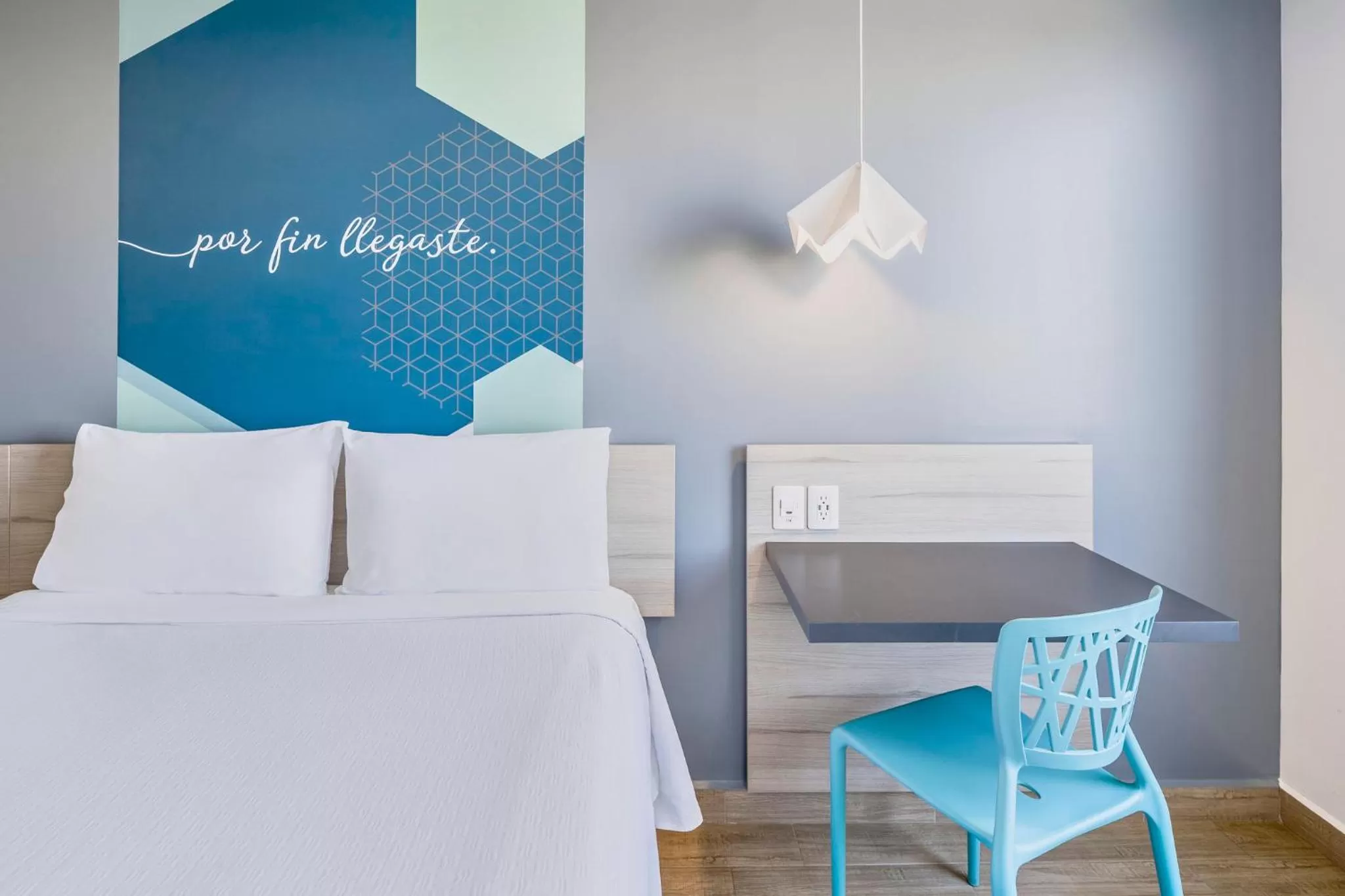 Photo of the whole room, Bed in One Puebla Angelopolis Periferico