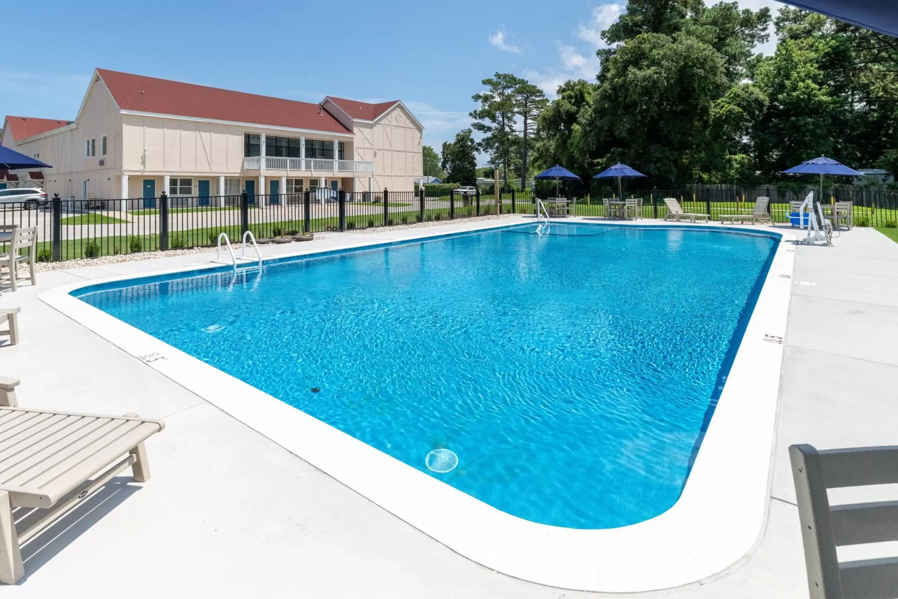 Swimming Pool in Hotel Manteo