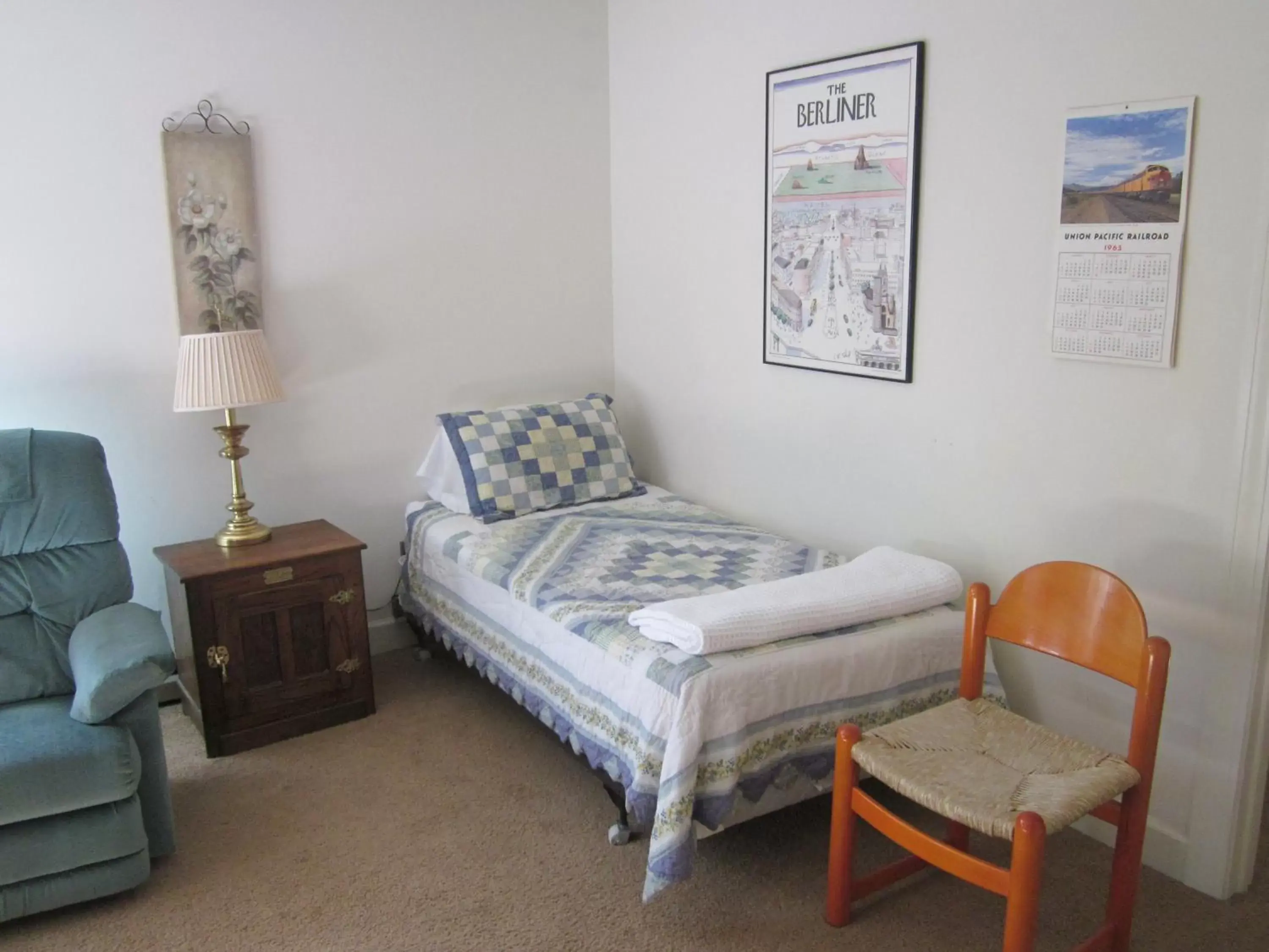 Bed in Dodgeton Creek Inn Bed in Dodgeton Creek Inn