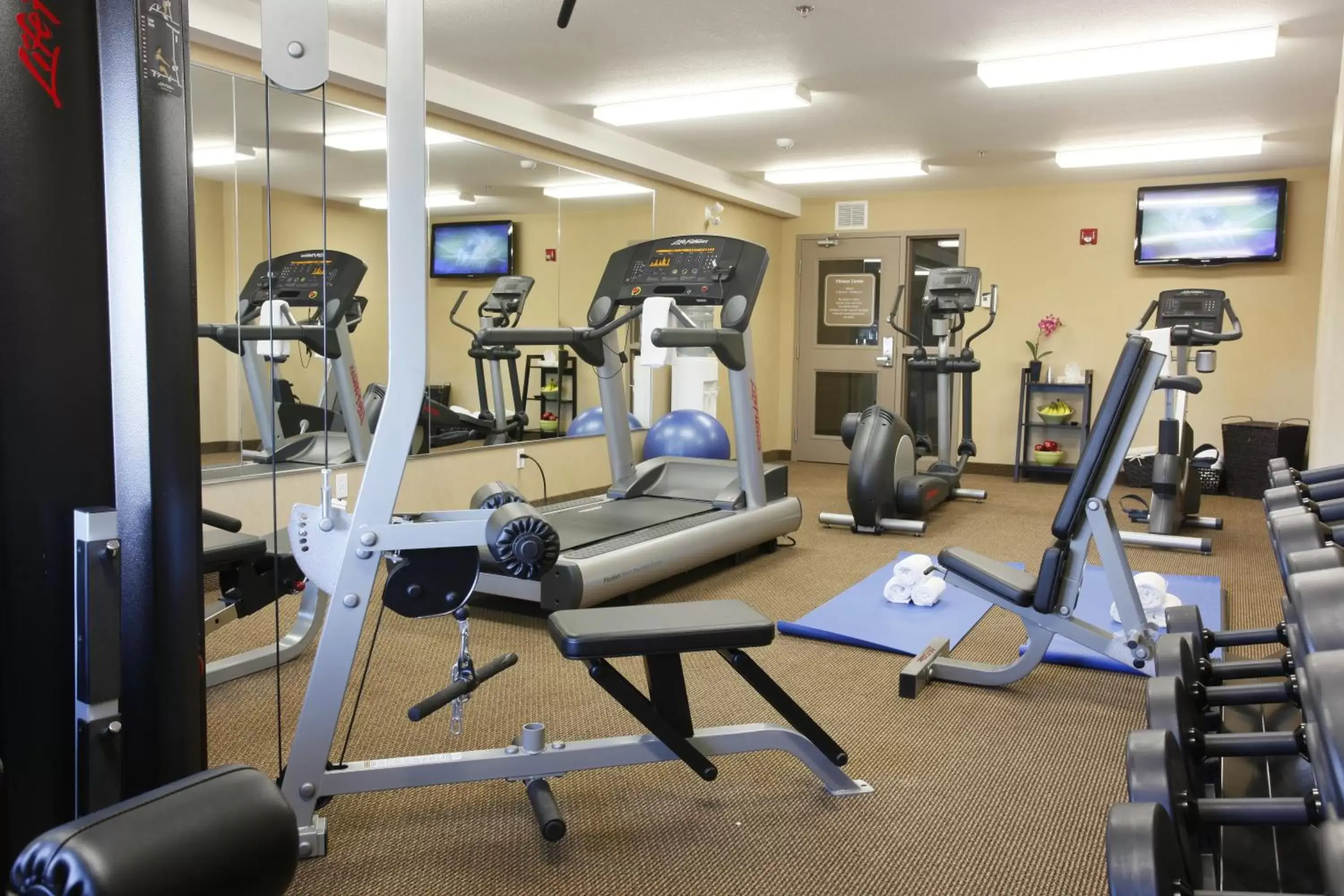 Fitness centre/facilities, Fitness Center/Facilities in Pomeroy Inn and Suites Chetwynd