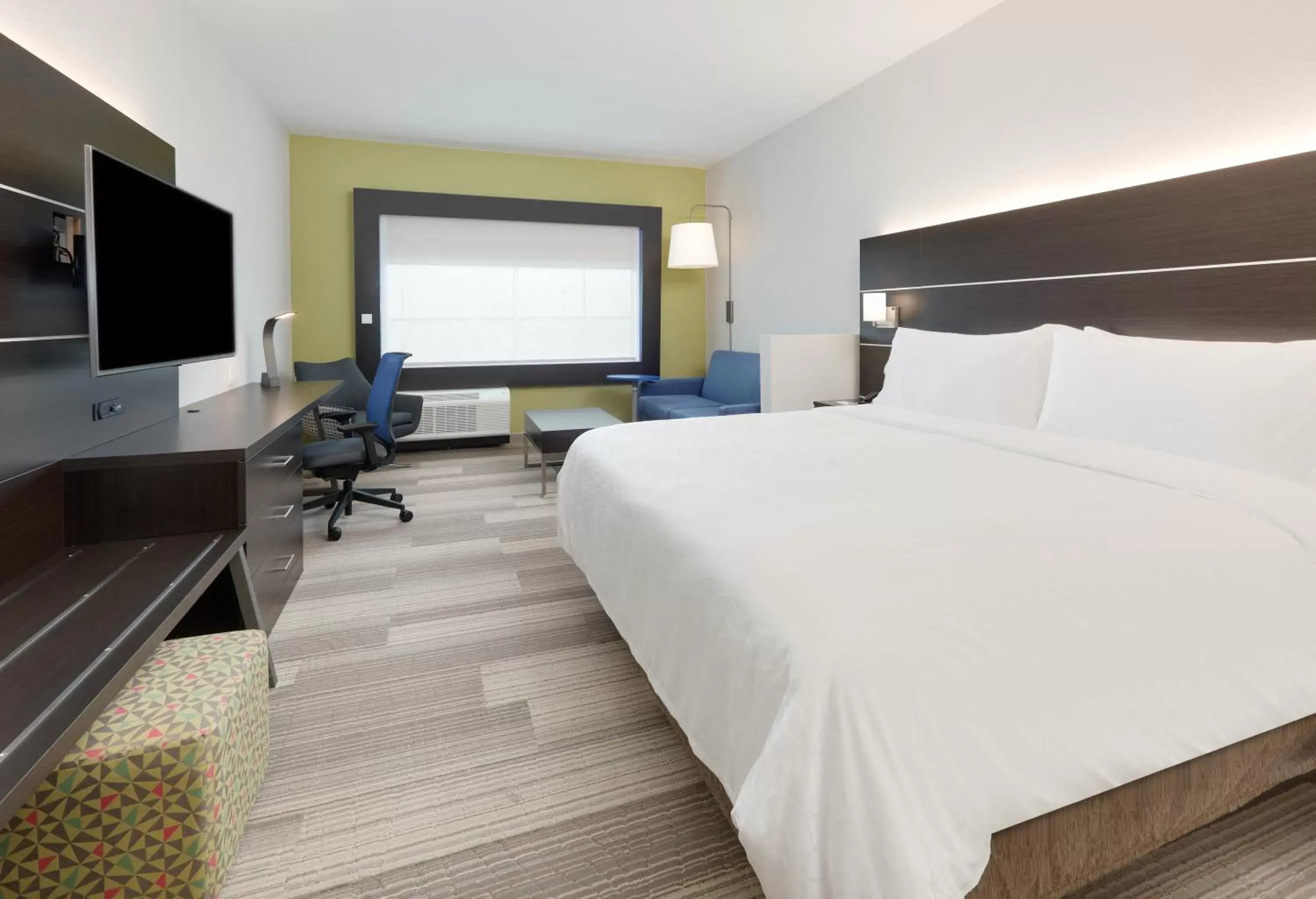 Standard King Room in Holiday Inn Express - Kermit by IHG Standard King Room in Holiday Inn Express - Kermit by IHG