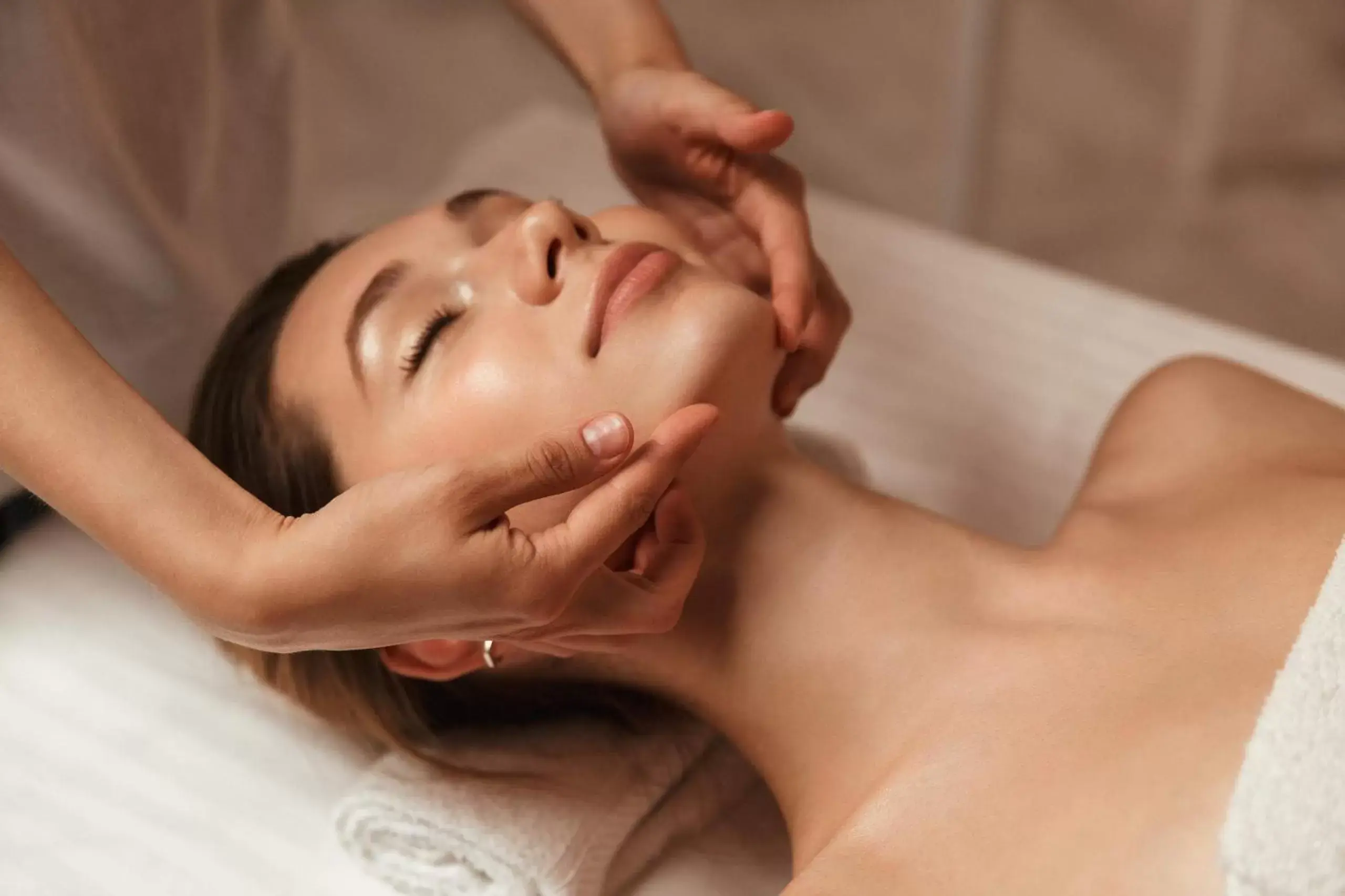 Massage, Guests in Armagh City Hotel