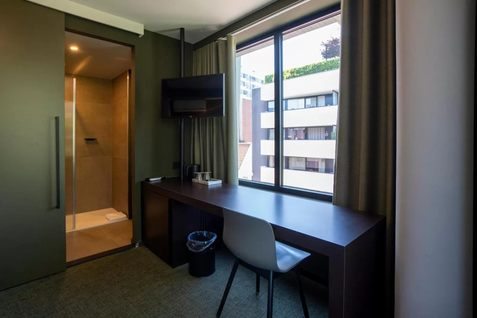 Bedroom in Green Hotel