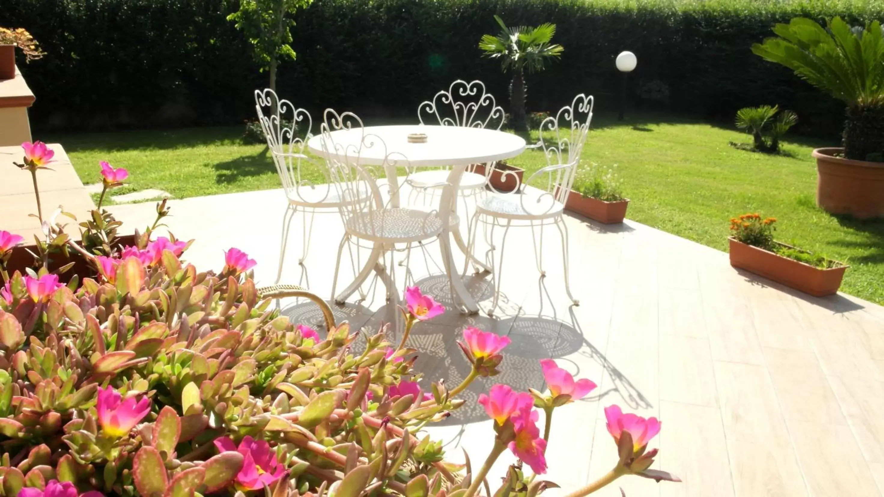 Garden in Bed & Breakfast La Villetta