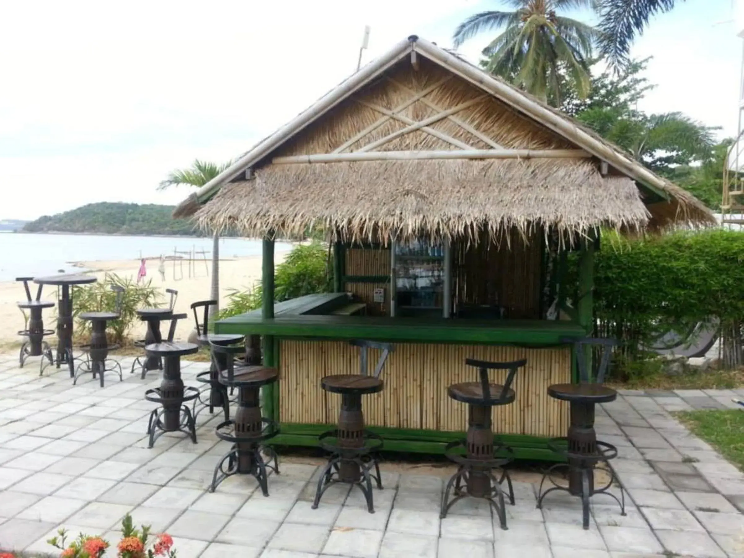 Lounge or bar in Baan Bophut Beach Hotel Samui - SHA Extra Plus