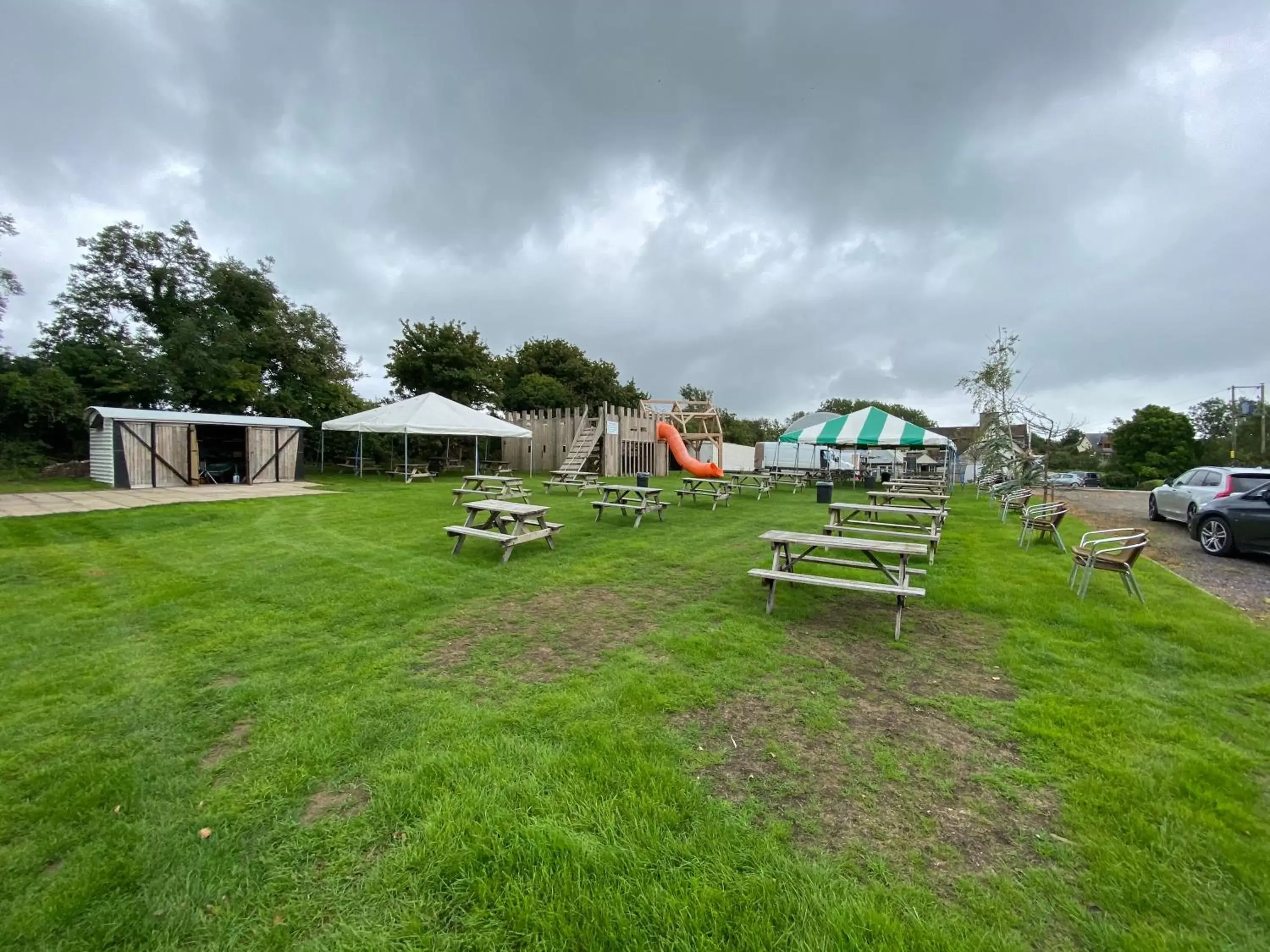 Garden, Property Building in Three Horseshoes Country Inn