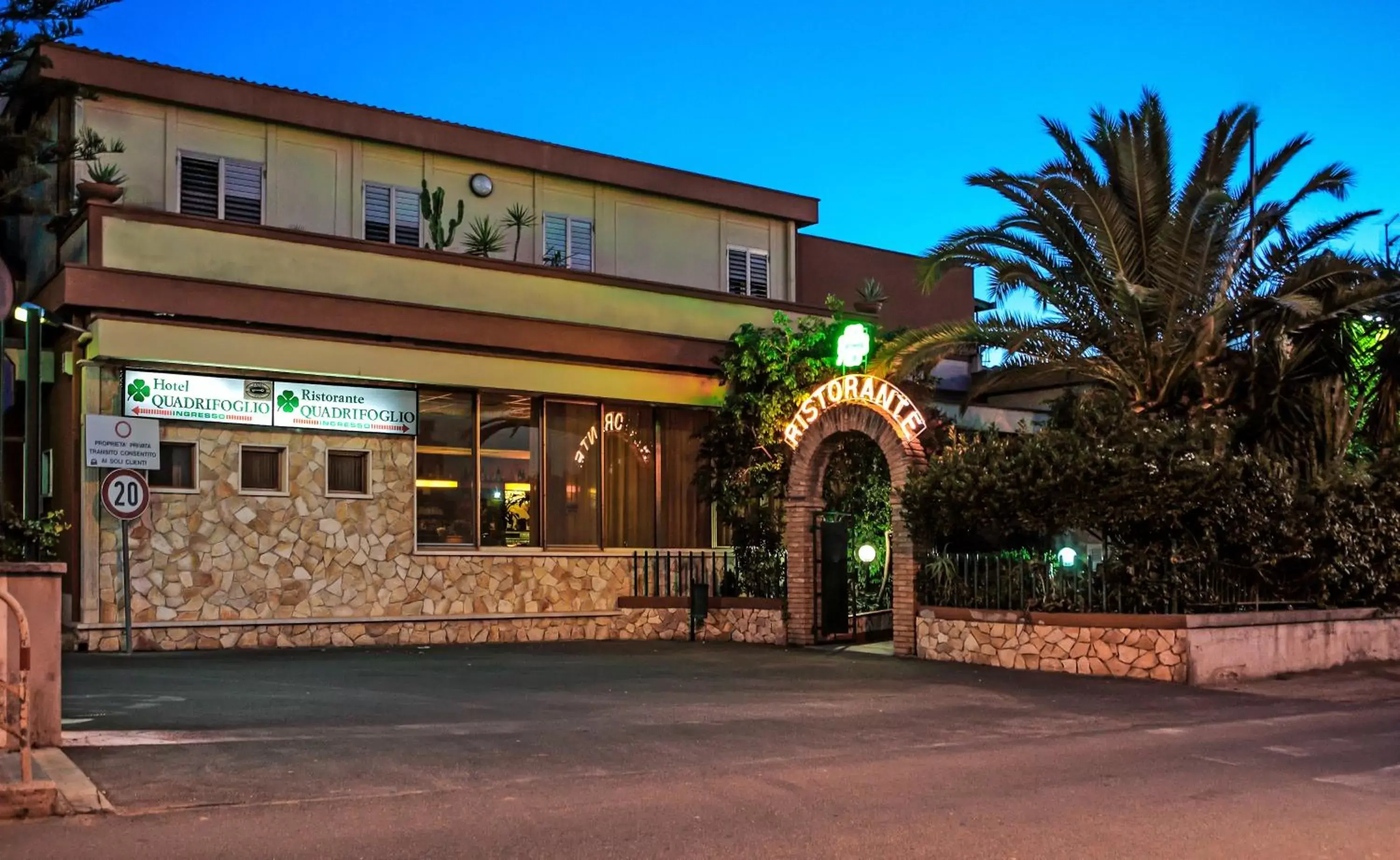 Facade/entrance, Property Building in Hotel Quadrifoglio