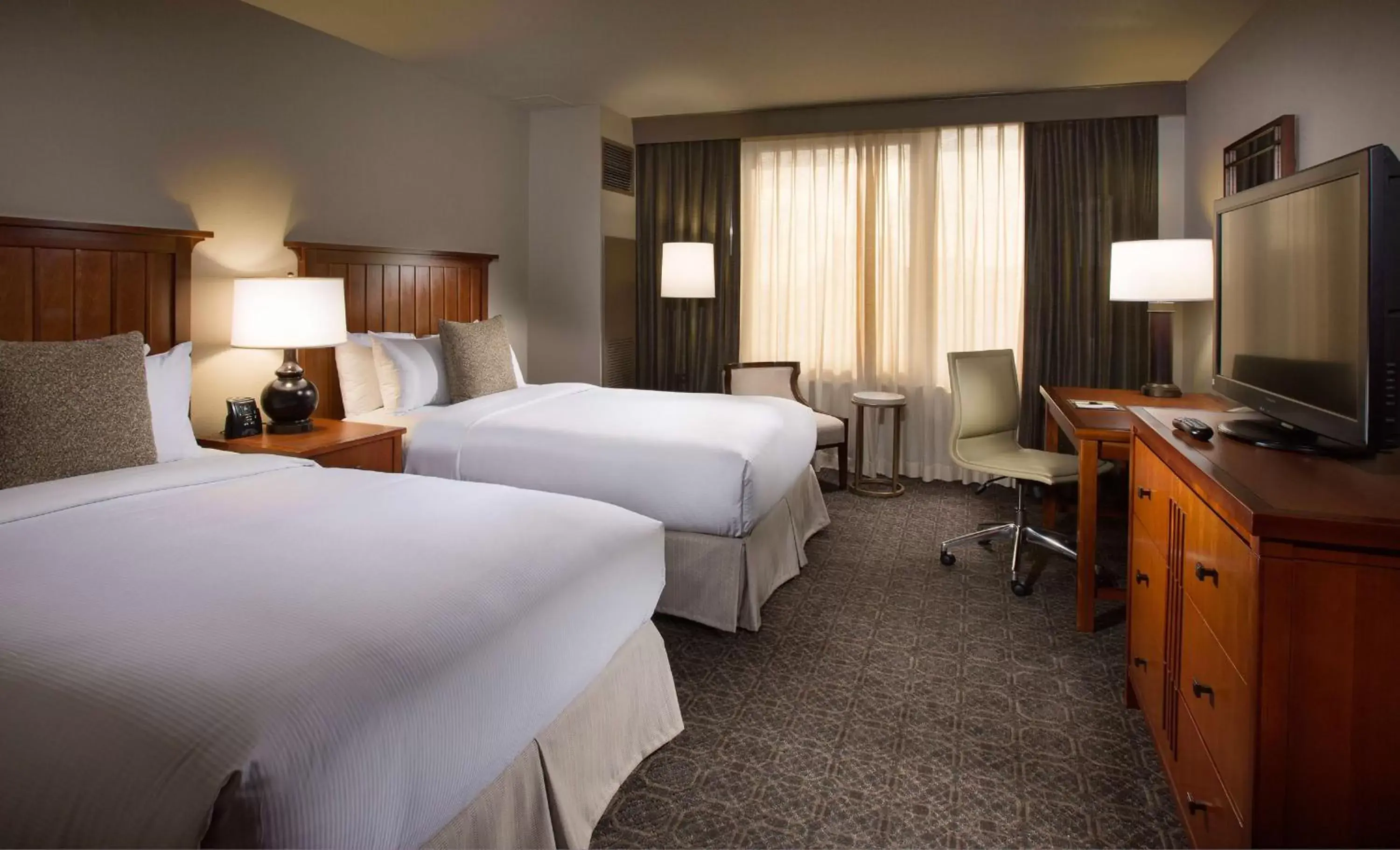 Bedroom, Bed in DoubleTree by Hilton Chicago - Oak Brook