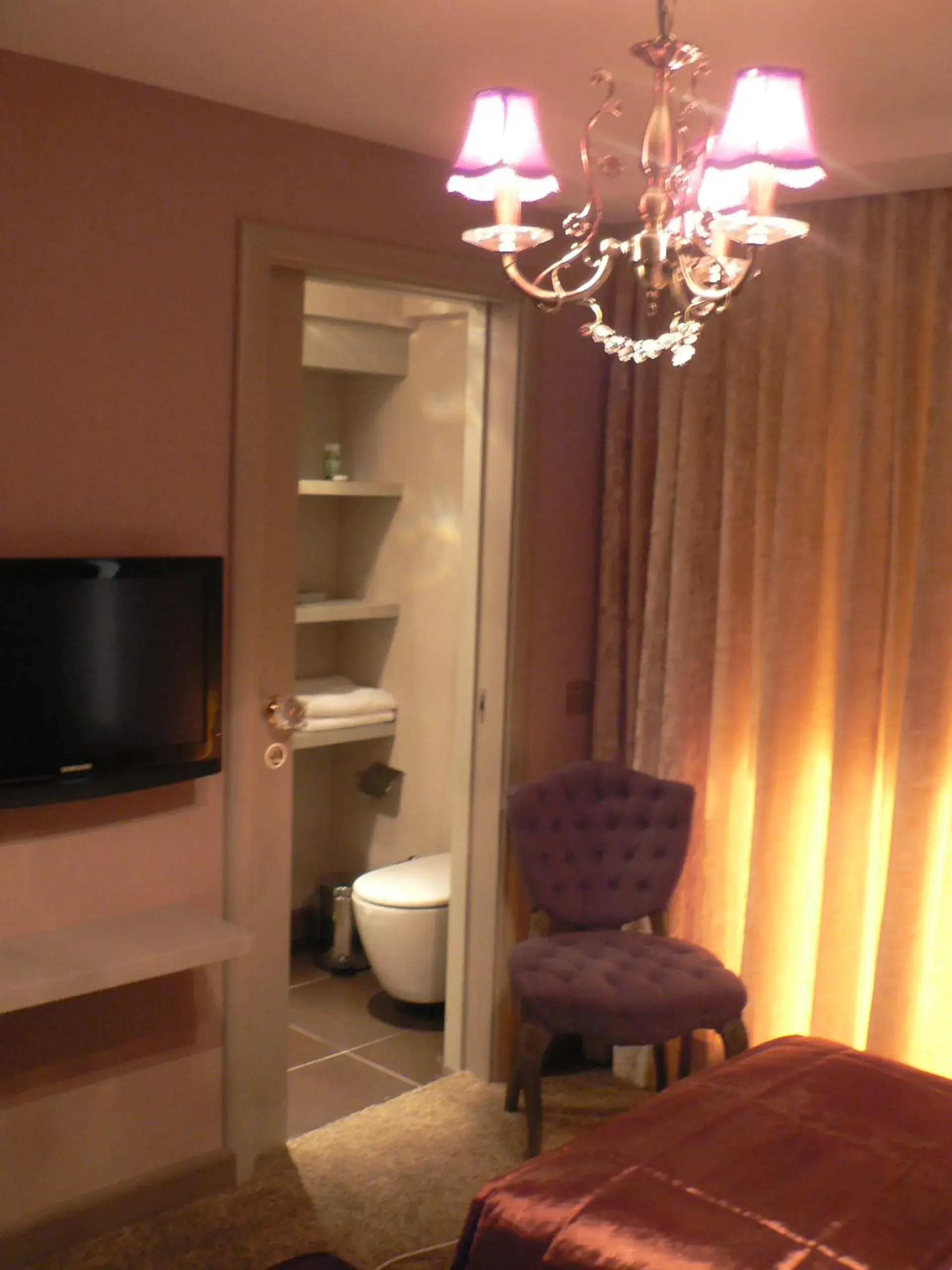 Massage, TV/Entertainment Center in Hypnos Design Hotel