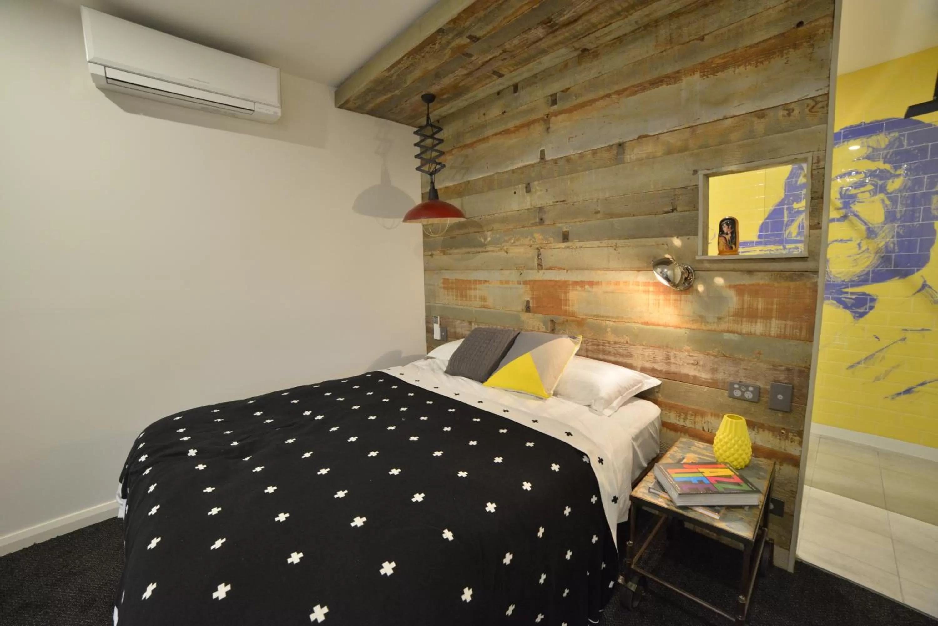 Bedroom, Bed in Boogie Woogie Beach House