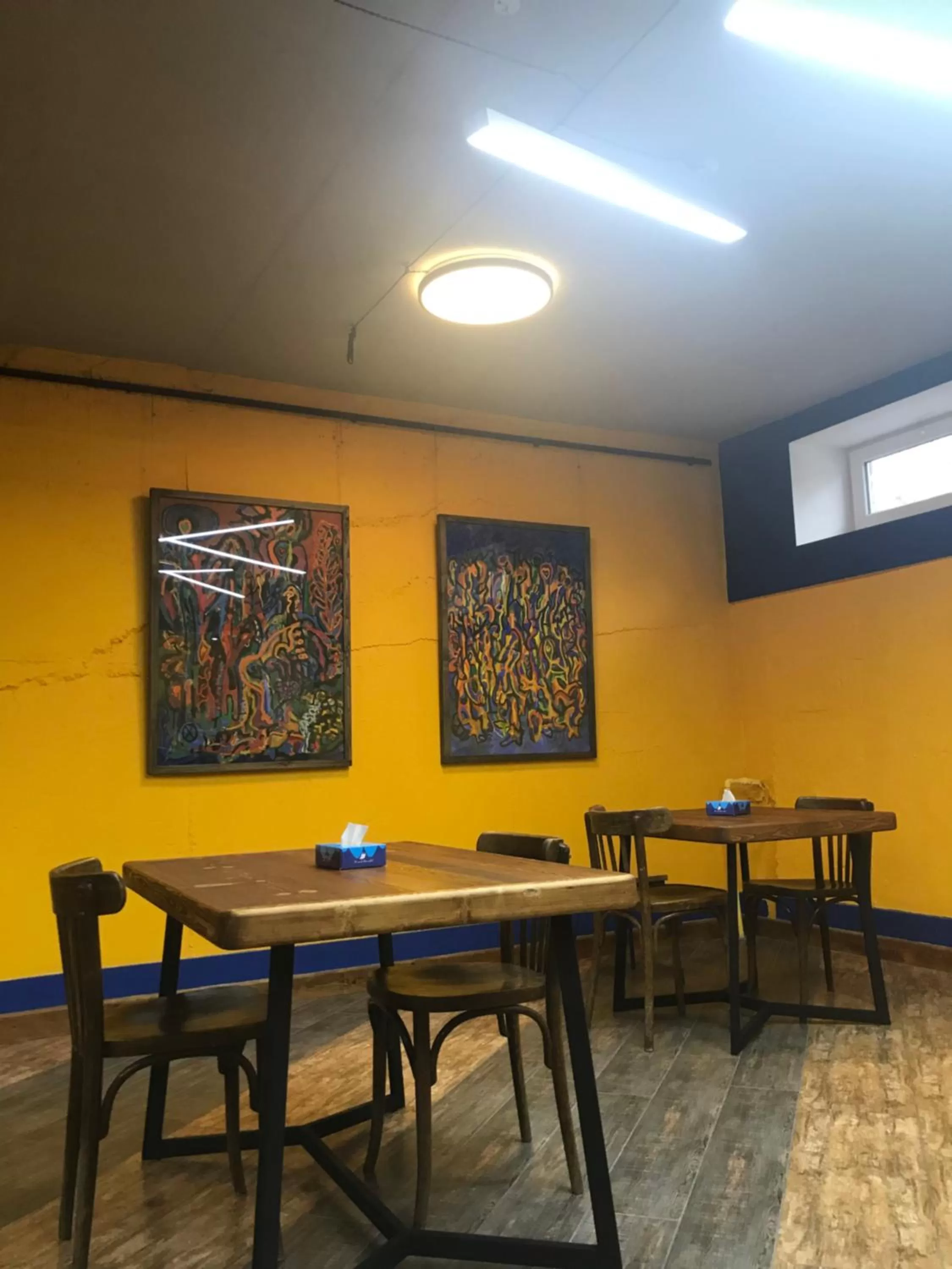 Communal lounge/ TV room in Guest House in Gyumri