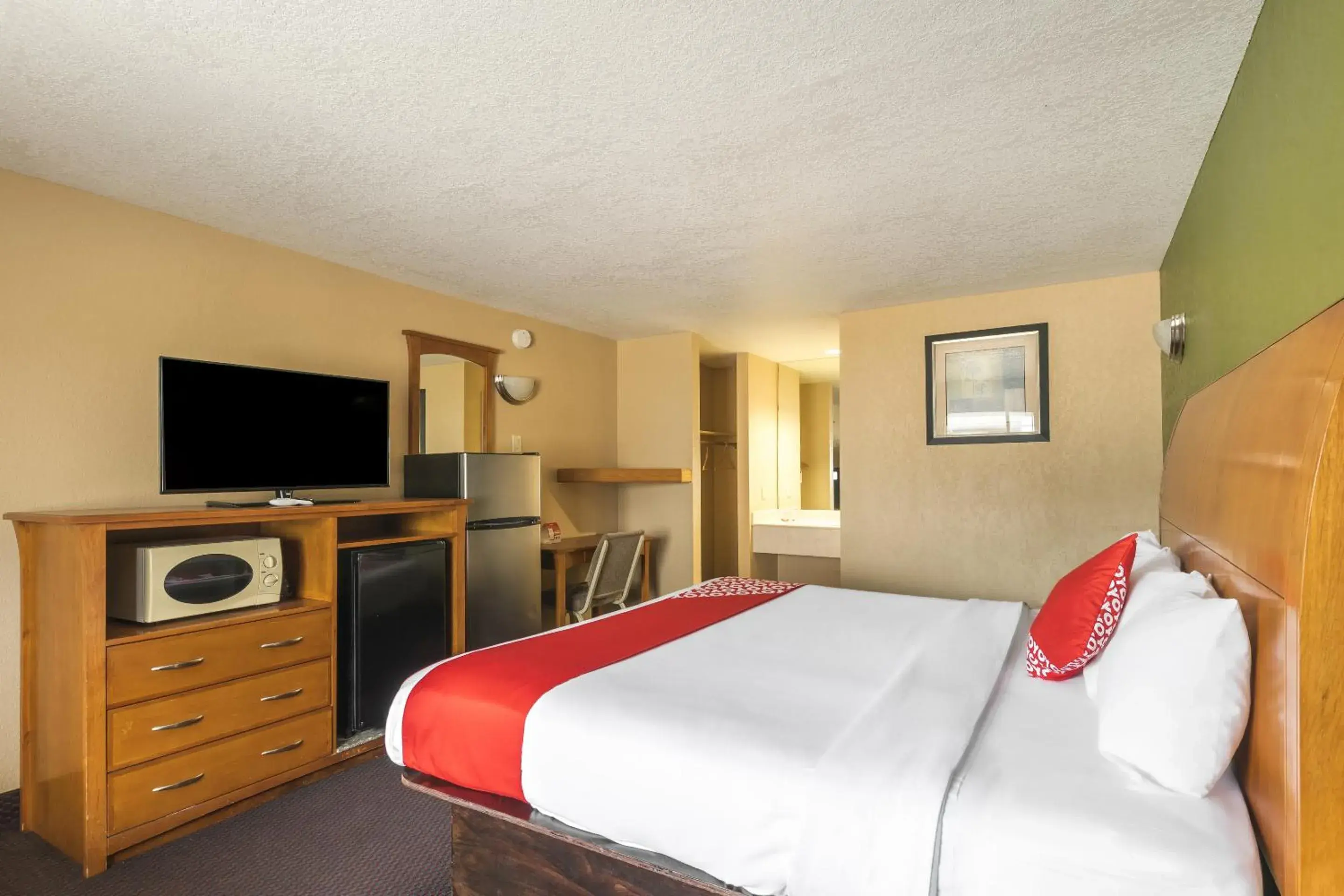 Bedroom, Bed in OYO Hotel Jewett TX Southwest, I-45