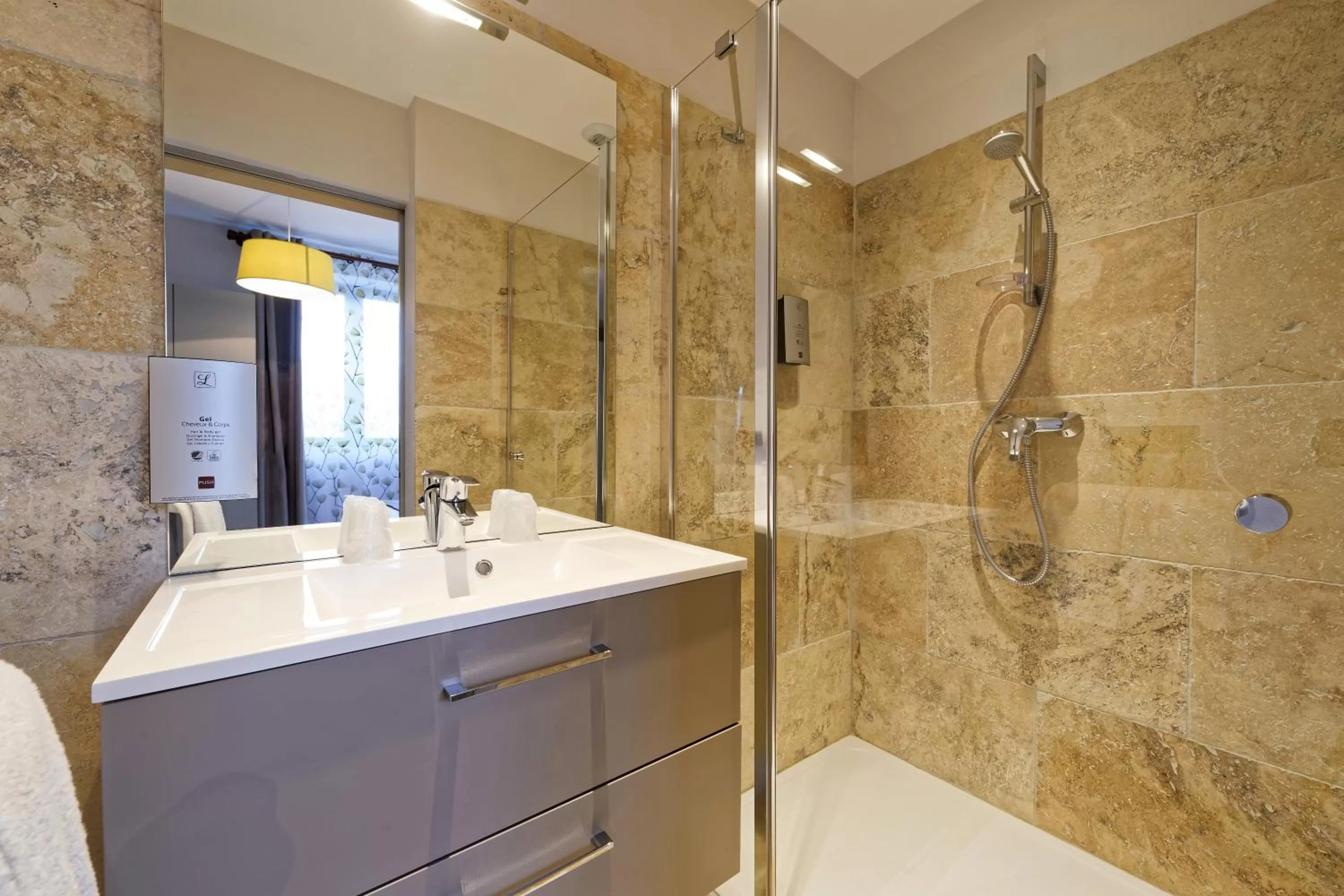 Bathroom in Pied à Terre Autun