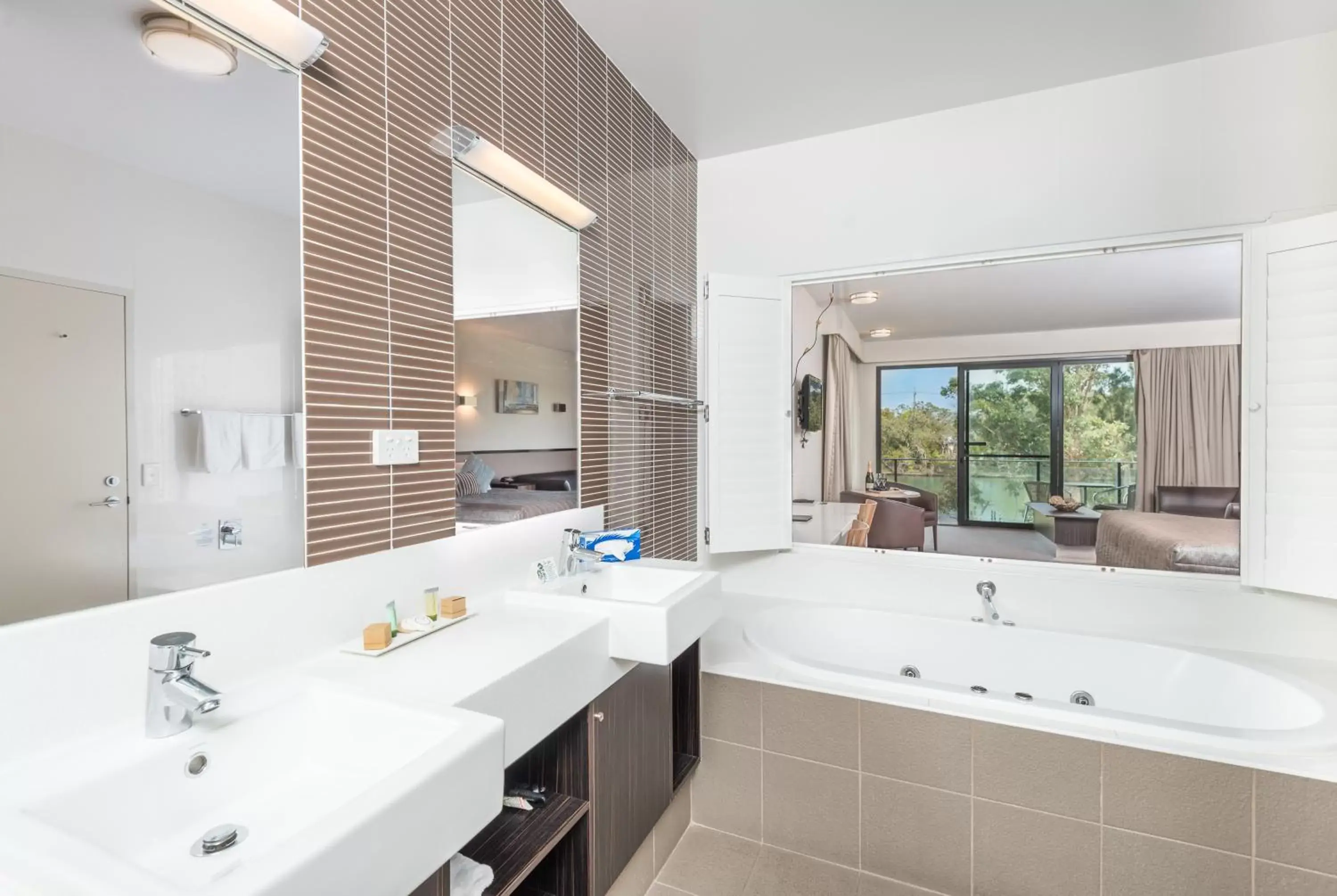 Bathroom in Macquarie 4 Star