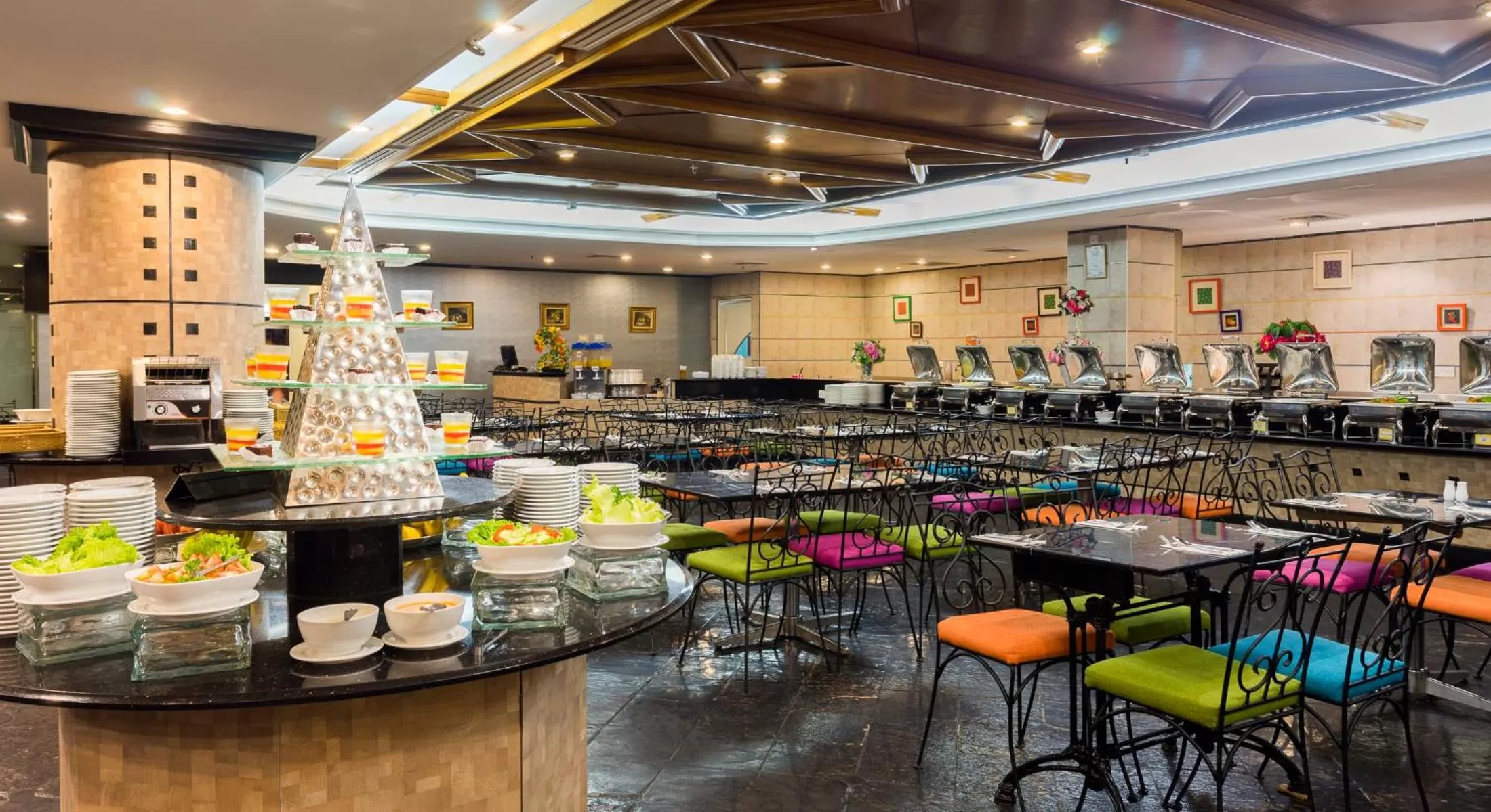 Restaurant/places to eat in Bayview Hotel Melaka