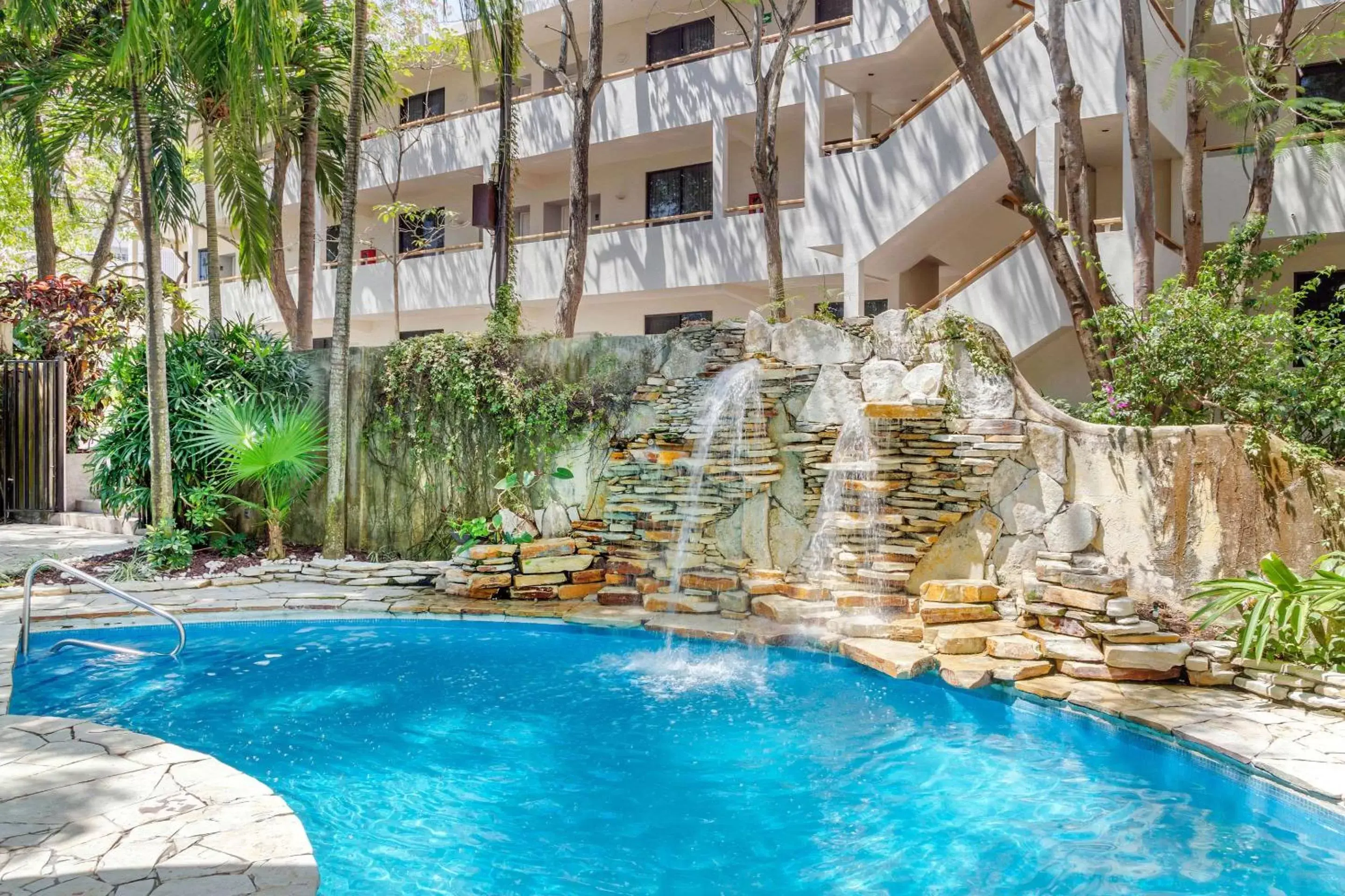 Property building, Swimming Pool in Comfort Inn Tampico