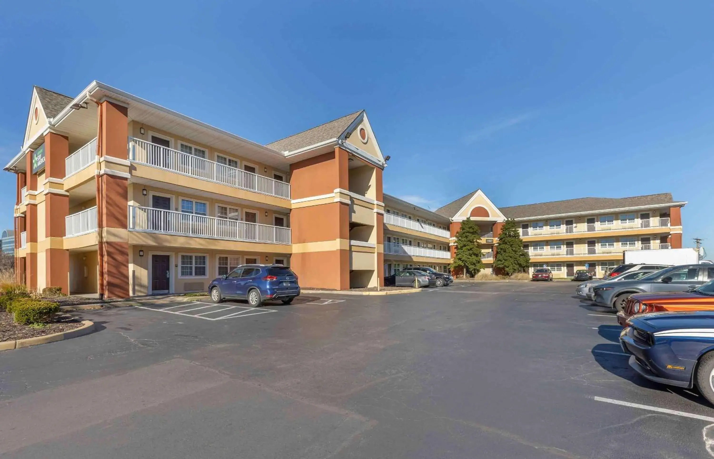 Property Building in Extended Stay America Suites - St Louis - Westport - East Lackland Rd