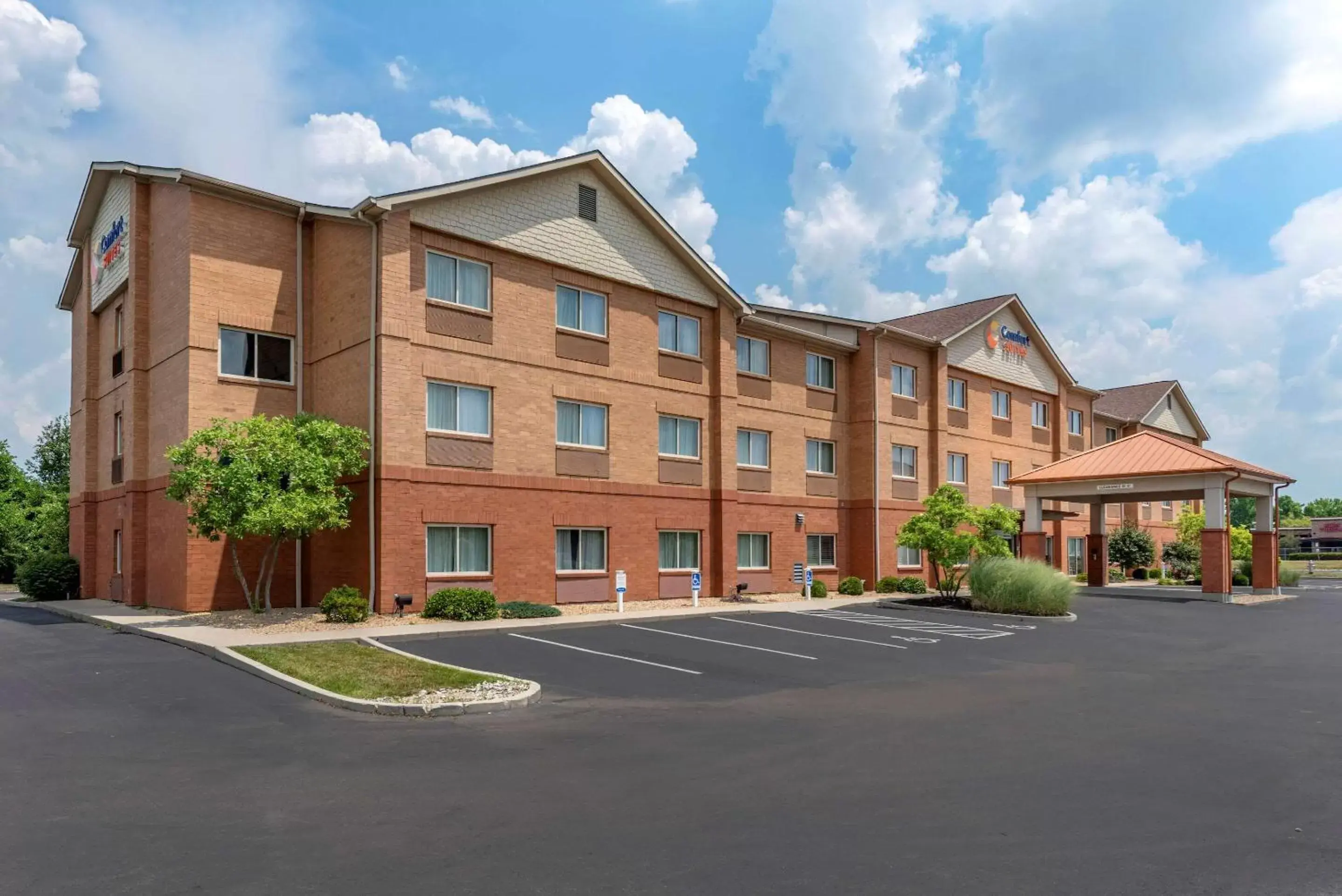 Property Building in Comfort Suites Mason near Kings Island