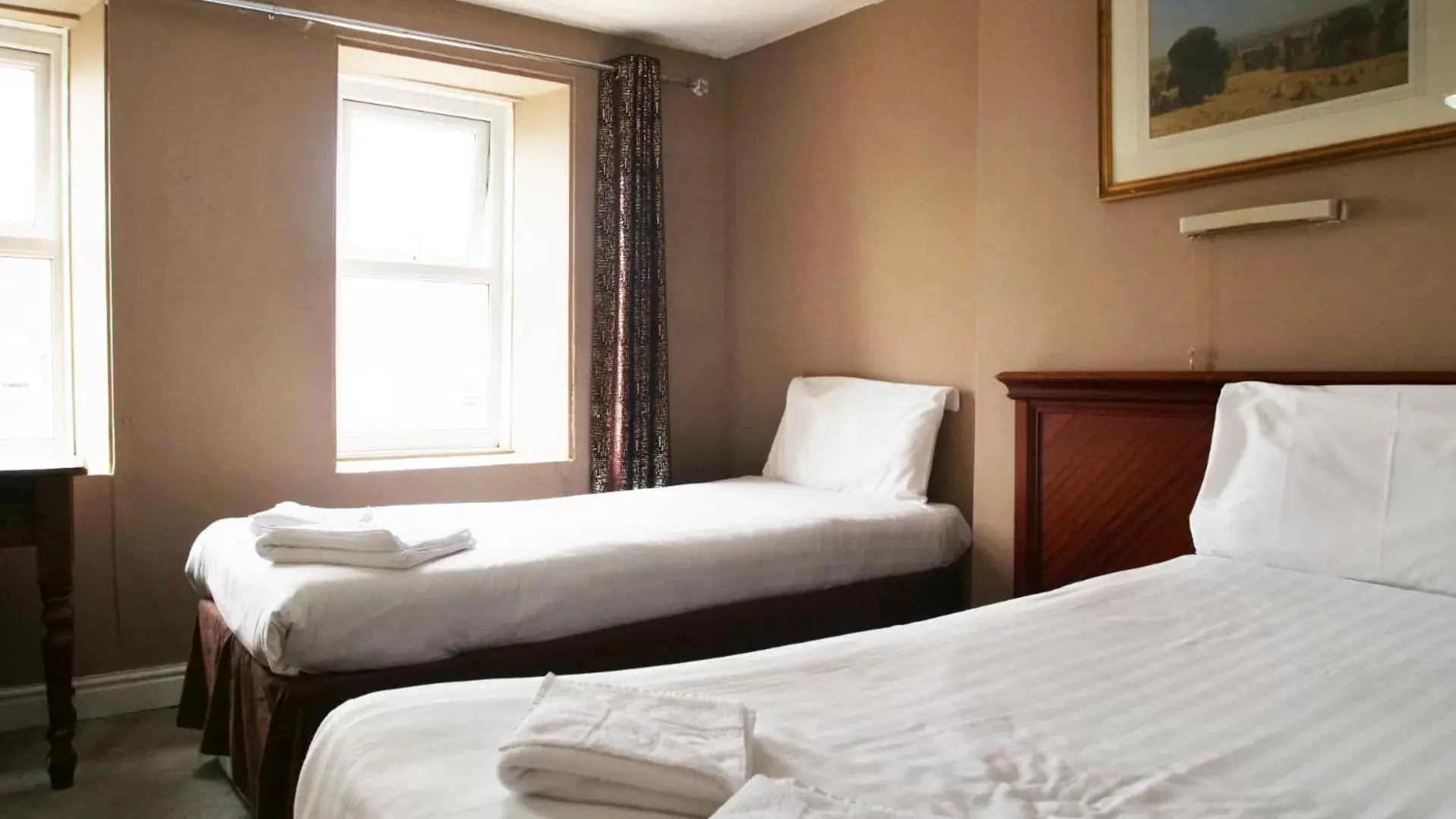 Family Junior Suite in The Broadway Hotel Family Junior Suite in The Broadway Hotel