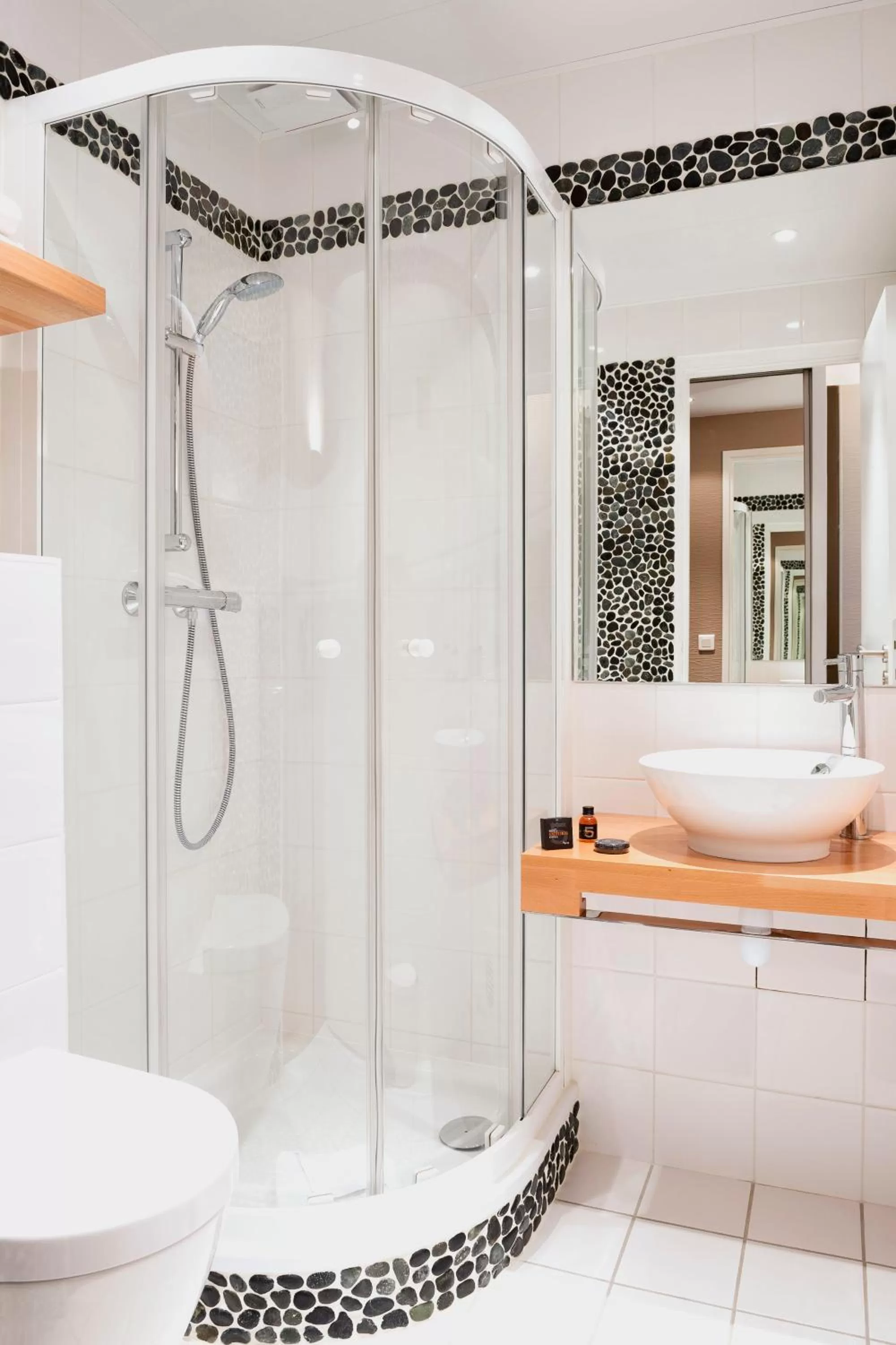 Shower in Excelsior Opera