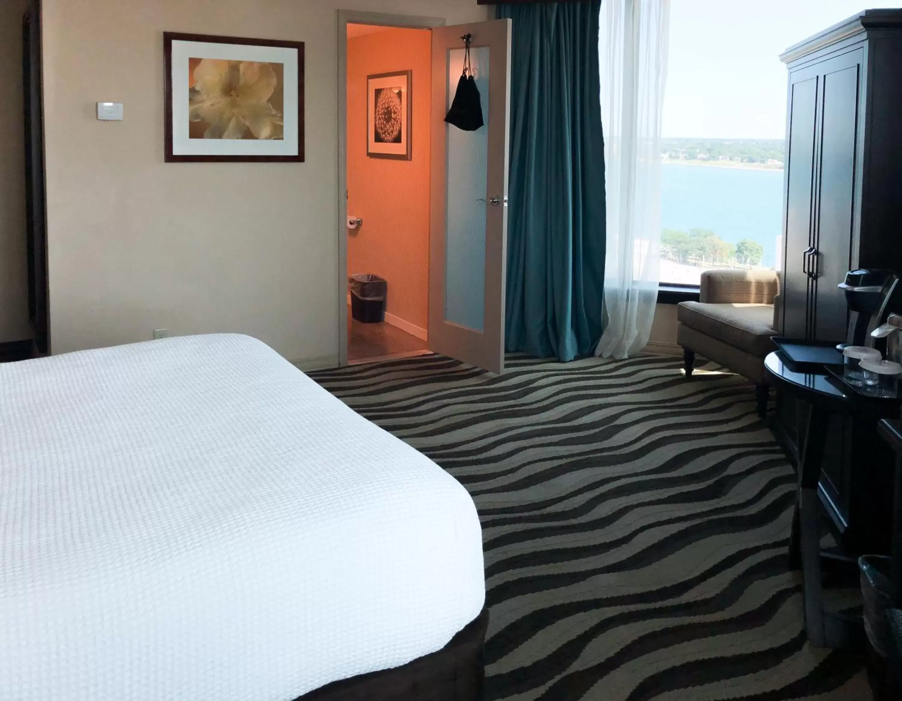 River view, Bed in Fort Pontchartrain Detroit, a Wyndham Hotel