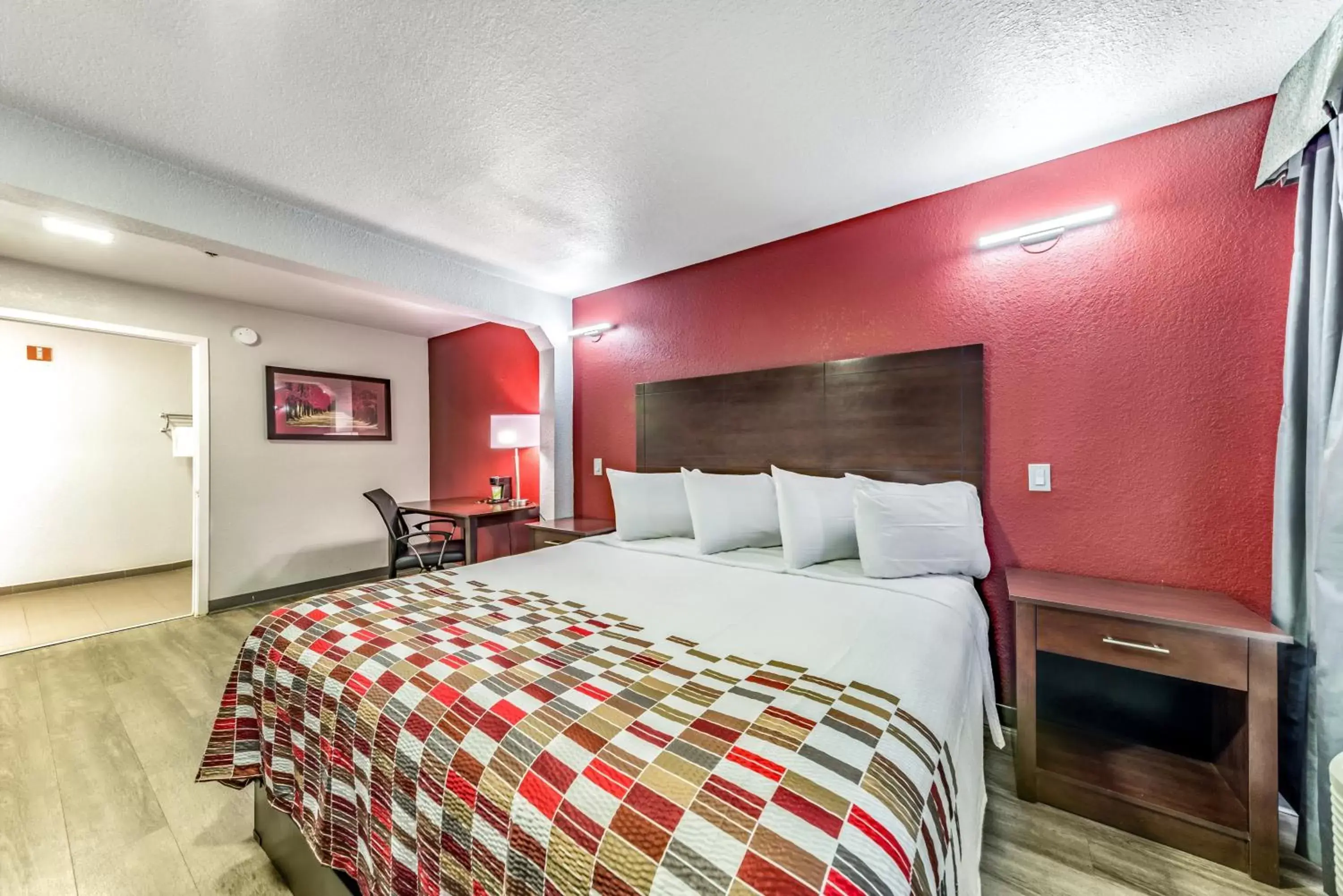 Photo of the whole room, Room Photo in Red Roof Inn Dallas - Mesquite Fair Park NE