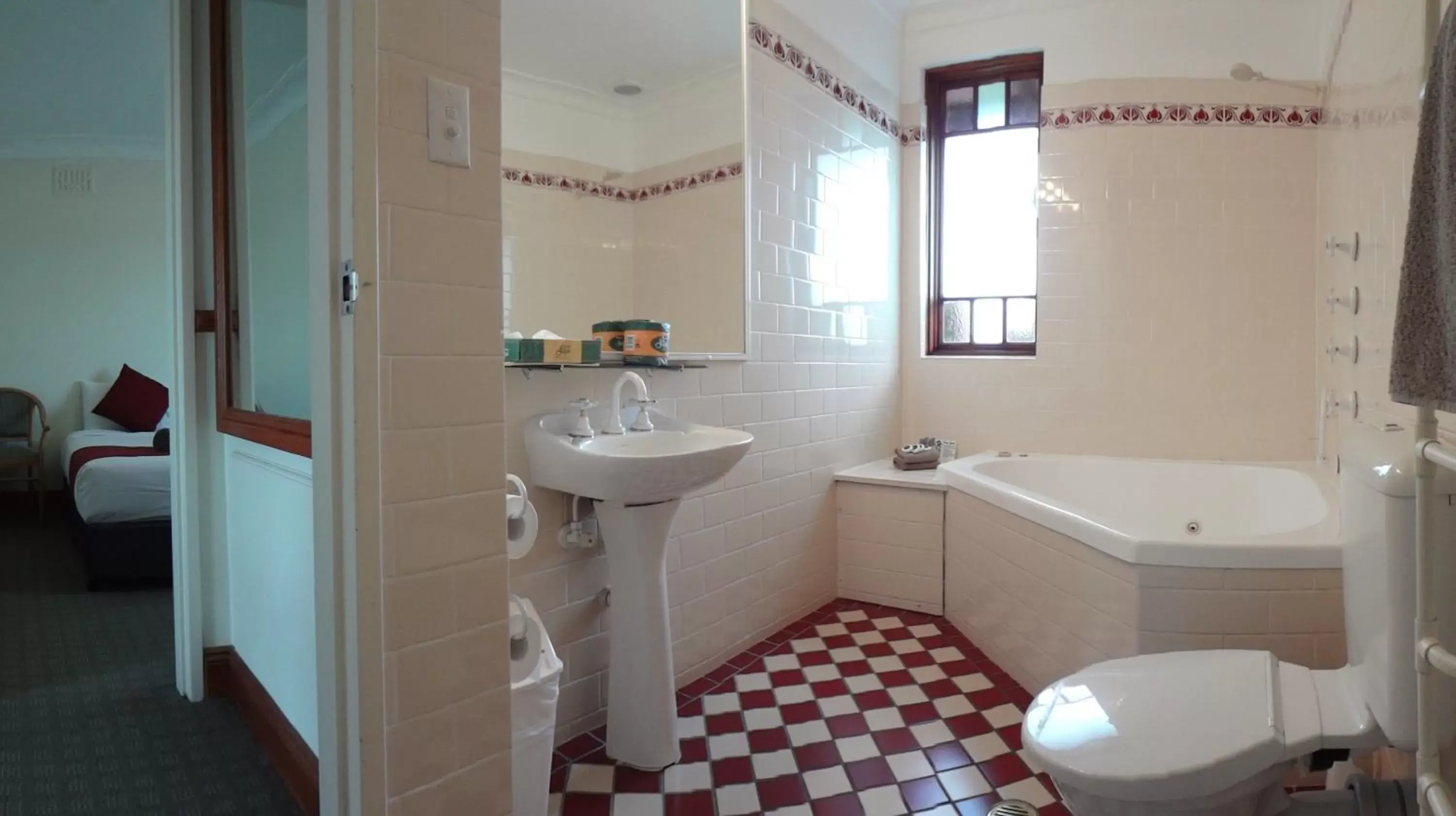 Bathroom in Three Explorers Motel