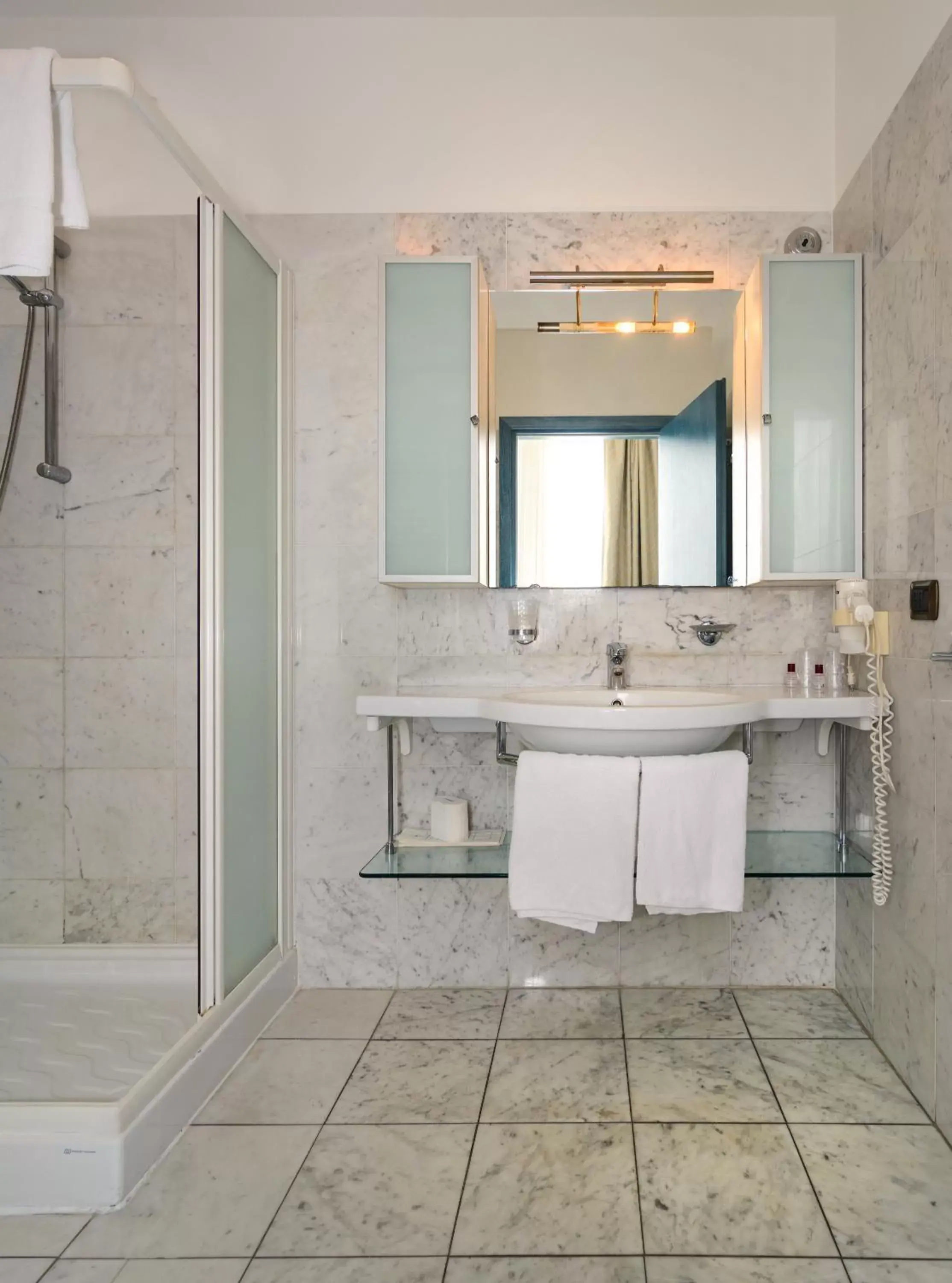 Shower, Bathroom in L'incanto Di Boccadarno