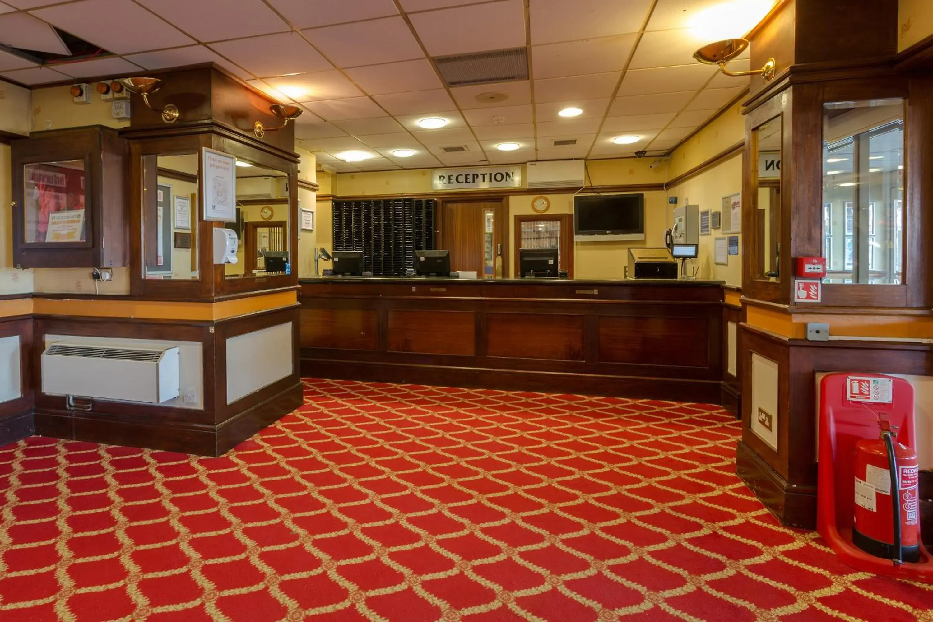 Lobby or reception in The Grand Burstin Hotel