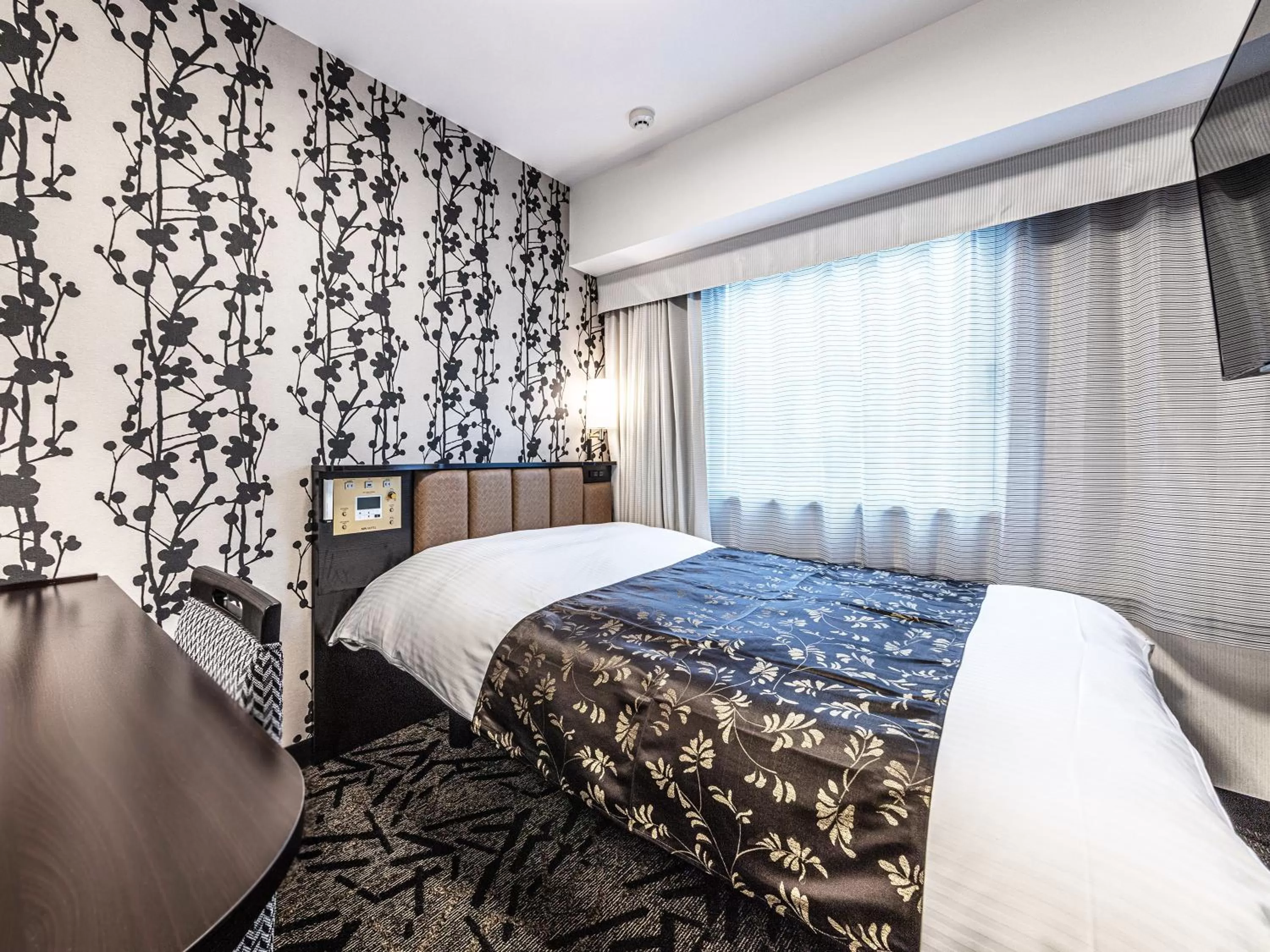 Photo of the whole room, Bed in APA Hotel Roppongi SIX