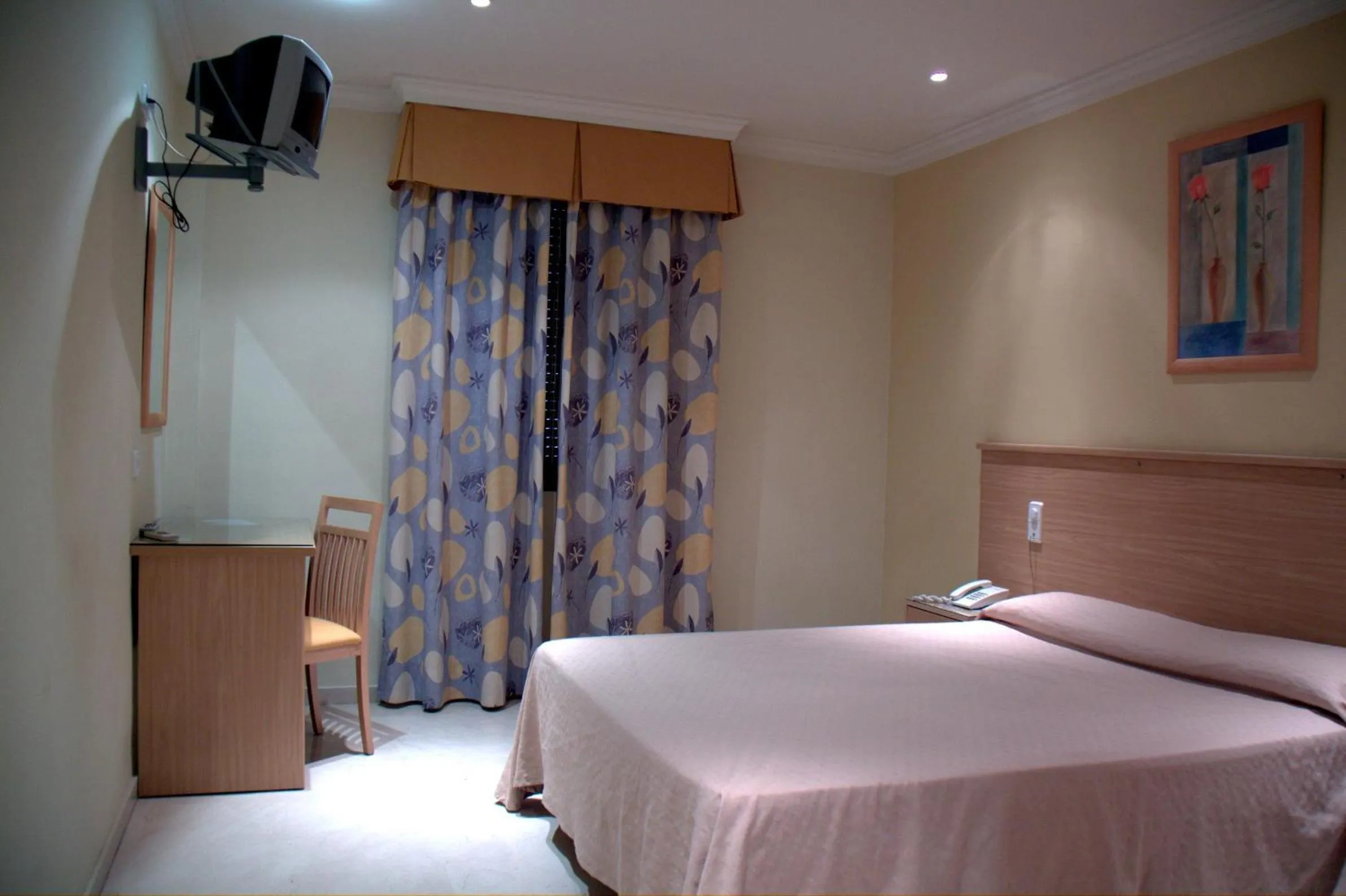 Photo of the whole room, Bed in Hotel los Girasoles
