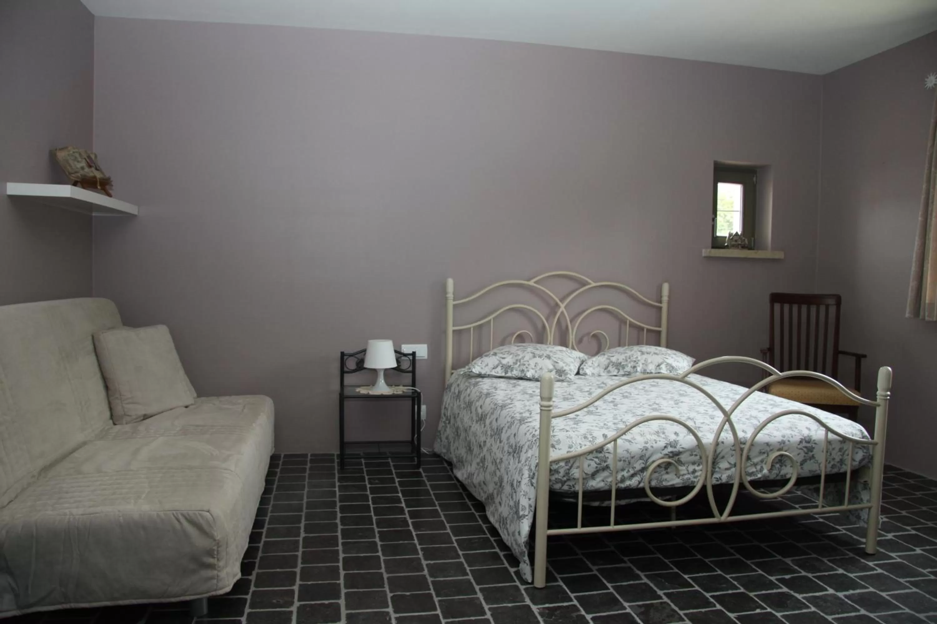 Decorative detail, Bed in La Bastide de Fontaille